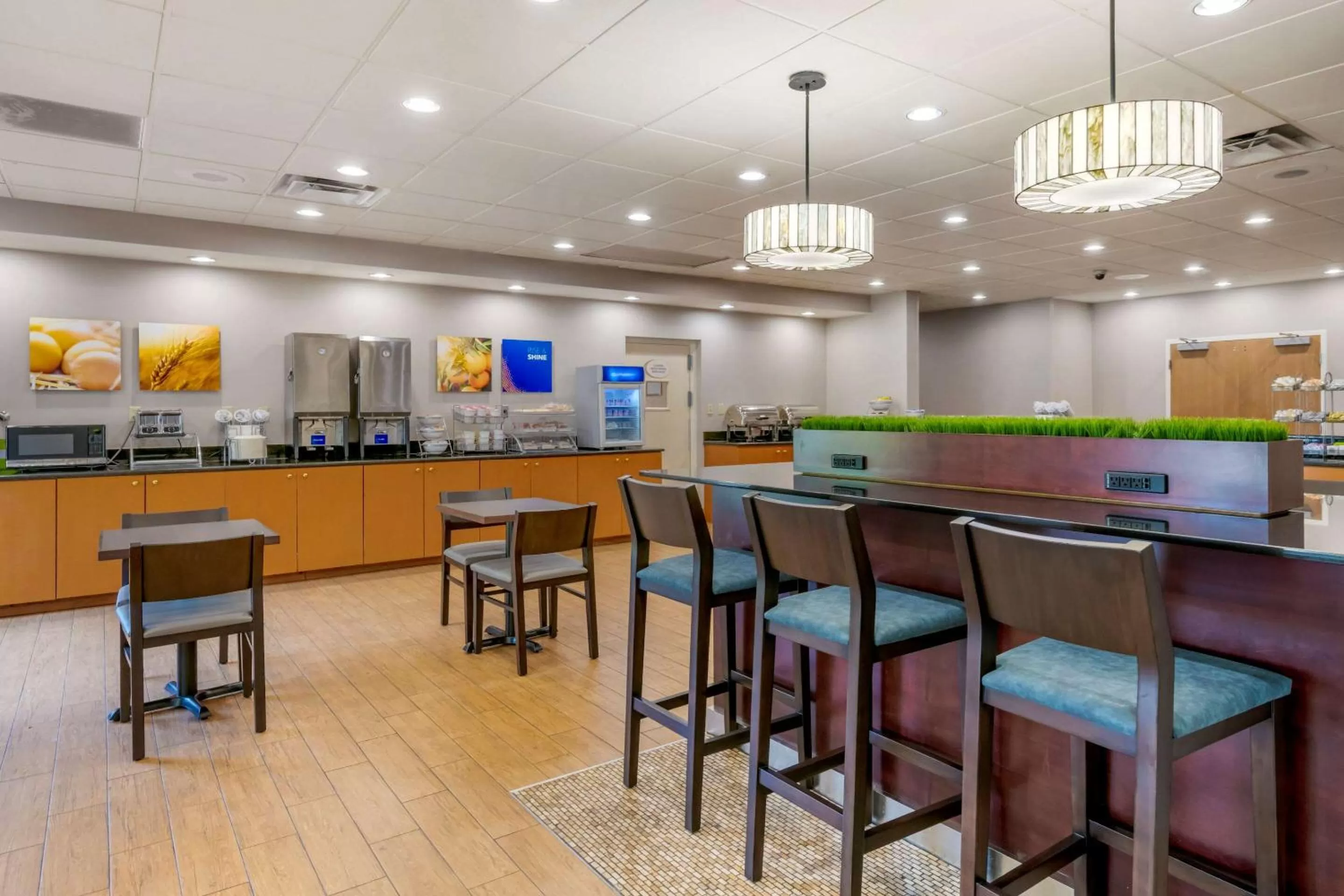 Restaurant/places to eat in Comfort Suites Near Universal Orlando Resort