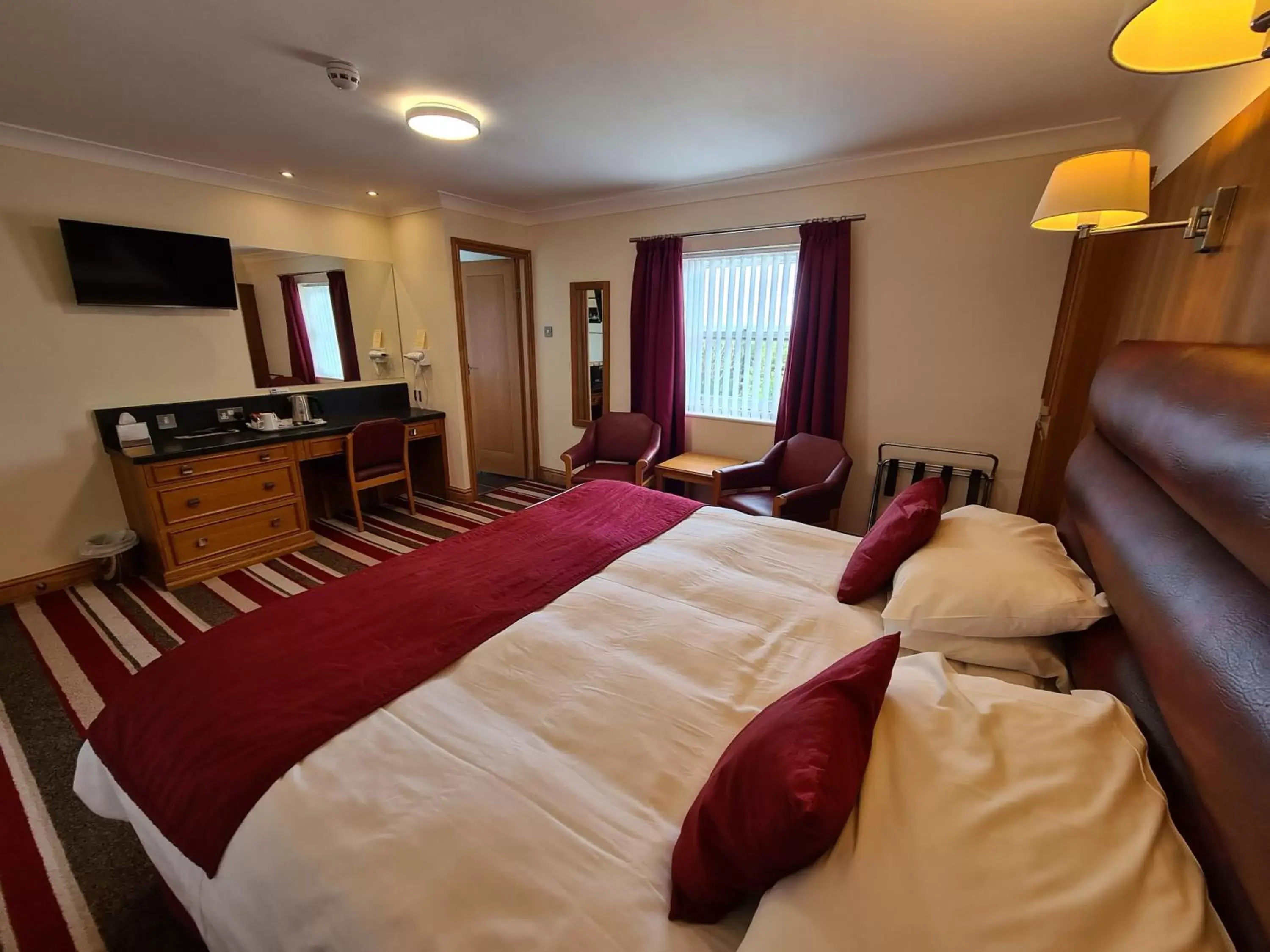 Bedroom in The Royal Hotel