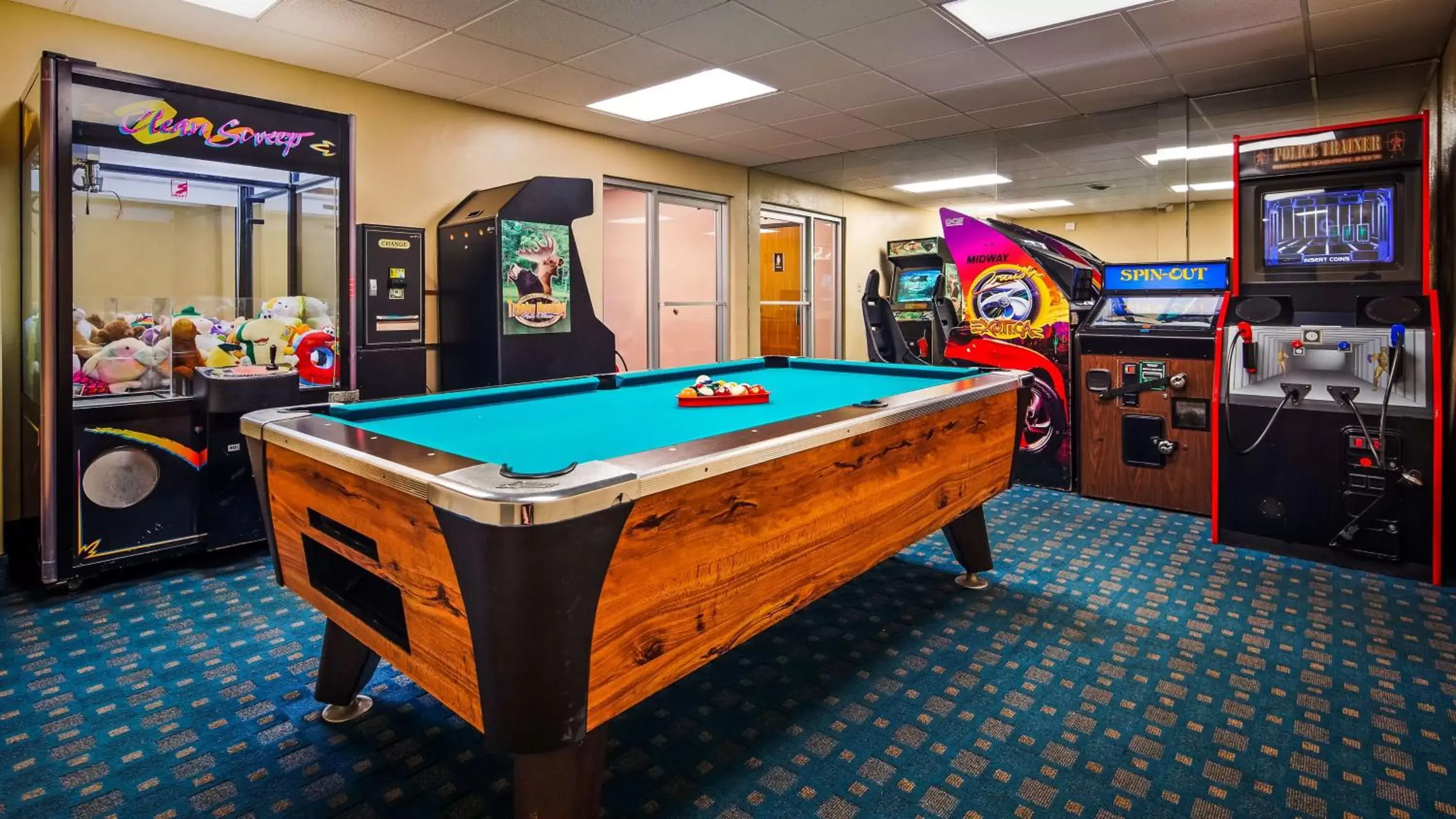 Activities, Billiards in Best Western Center Pointe Inn