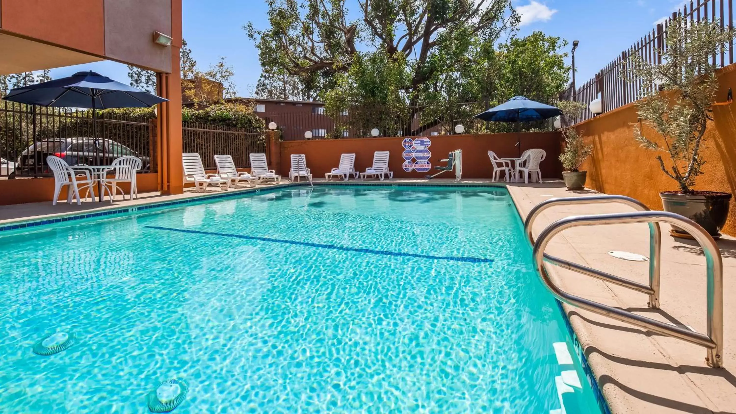 On site, Swimming Pool in Best Western Los Angeles Worldport Hotel