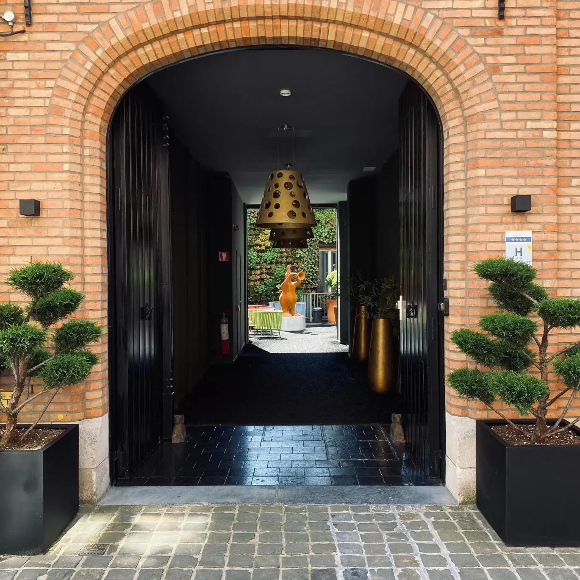 Property building, Facade/Entrance in Boutique Hotel Sablon