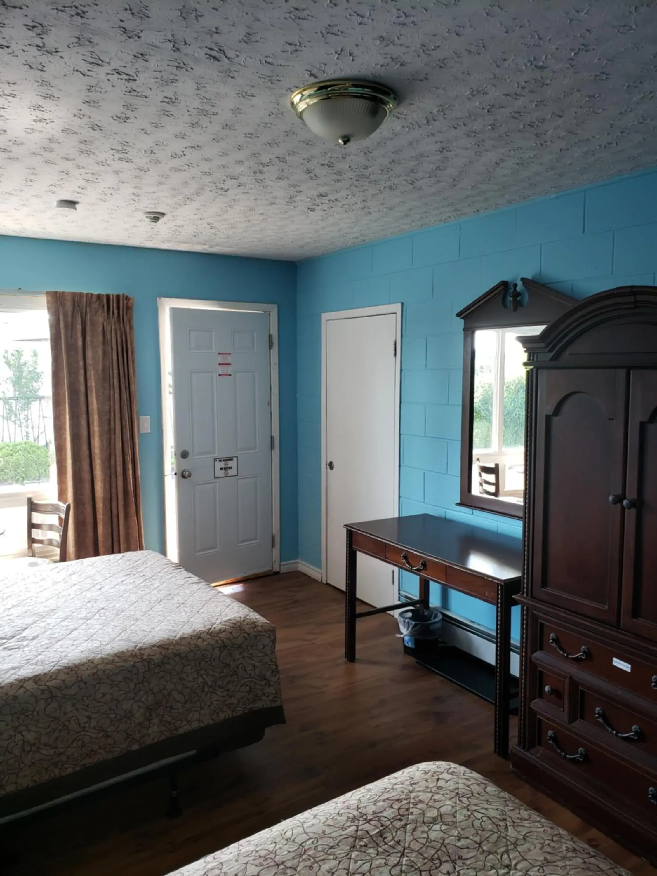 Photo of the whole room, Bed in Falcon Inn