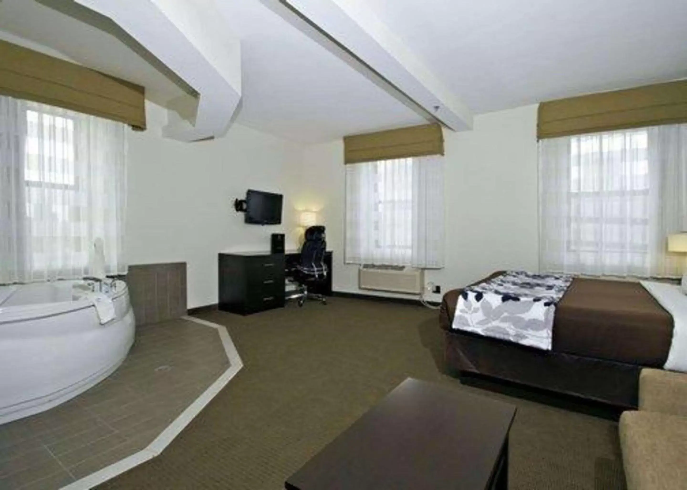 Photo of the whole room, Room Photo in Sleep Inn & Suites Downtown Inner Harbor