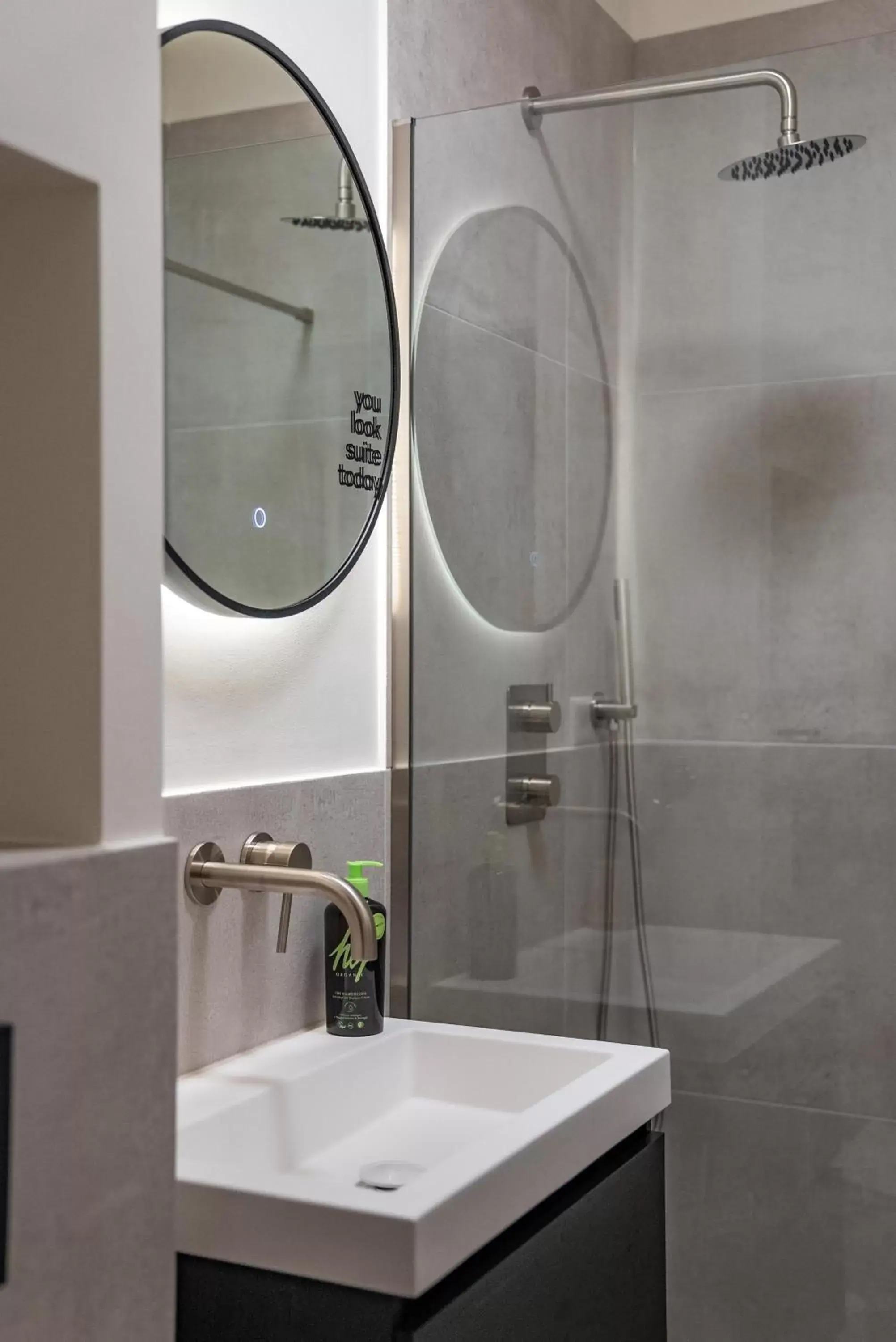 Shower, Bathroom in limehome Den Haag Keizerstraat
