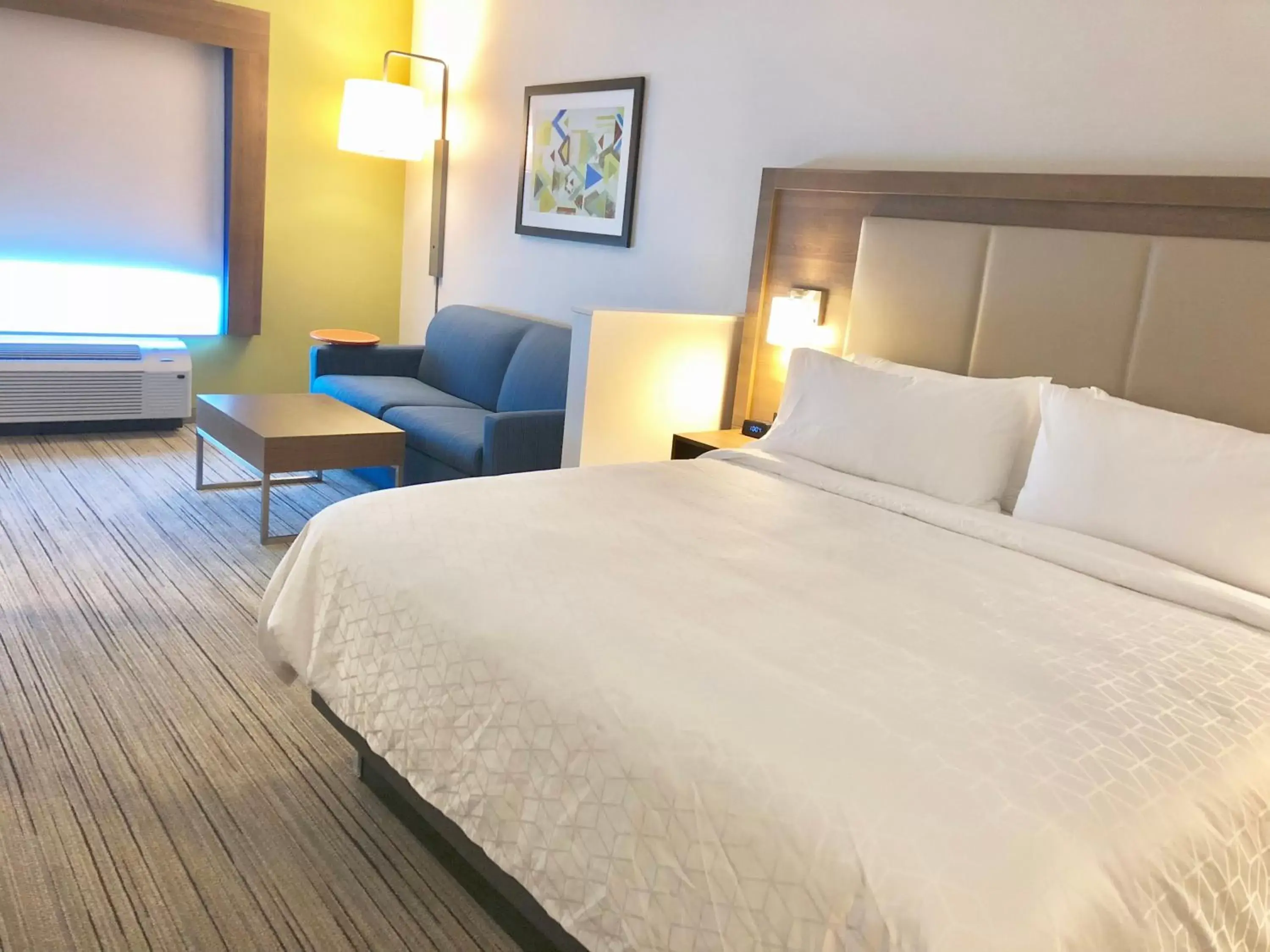 Bedroom, Bed in Holiday Inn Express & Suites Raleigh Airport - Brier Creek, an IHG Hotel