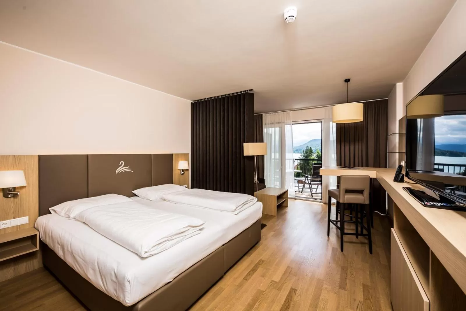 Suite with Lake View in feel good Resort