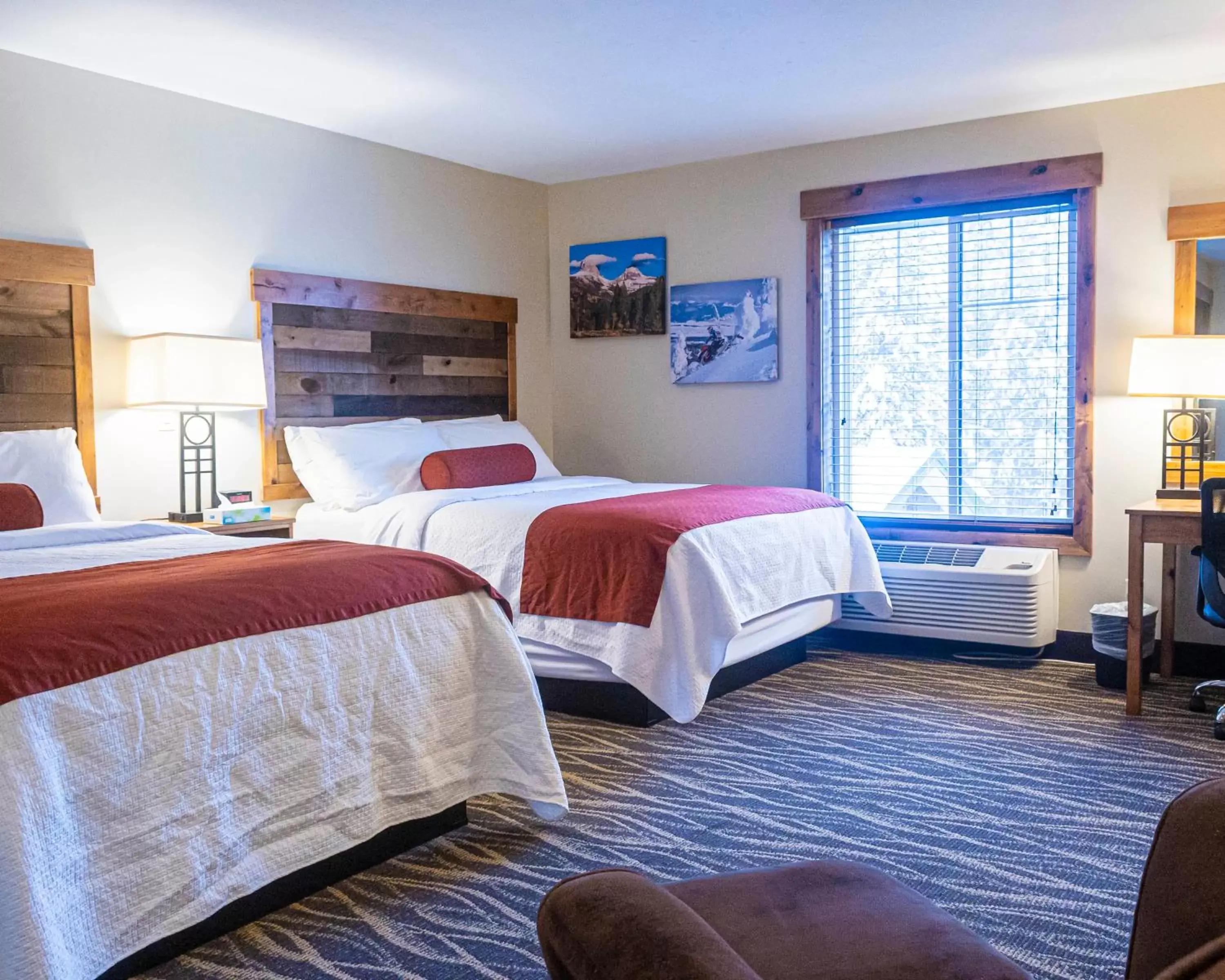 Deluxe Queen Room in Sawtelle Mountain Resort Deluxe Queen Room in Sawtelle Mountain Resort