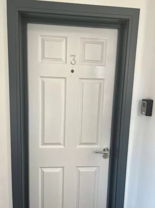 Facade/entrance in Newly refurbished studio, great location 8 studios