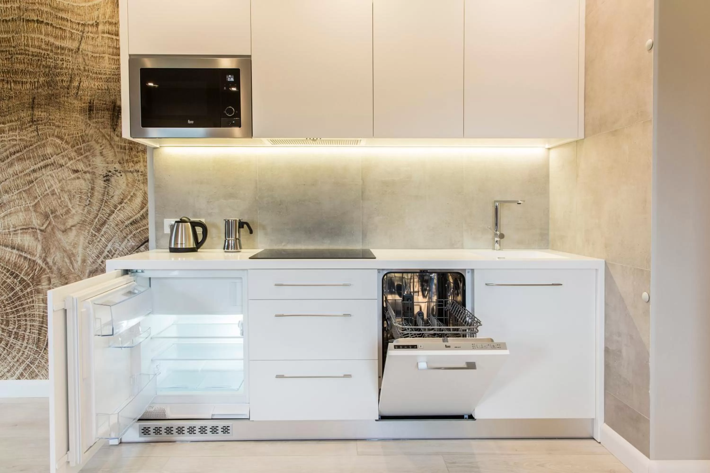 Kitchen or kitchenette in Royal Hill Residence