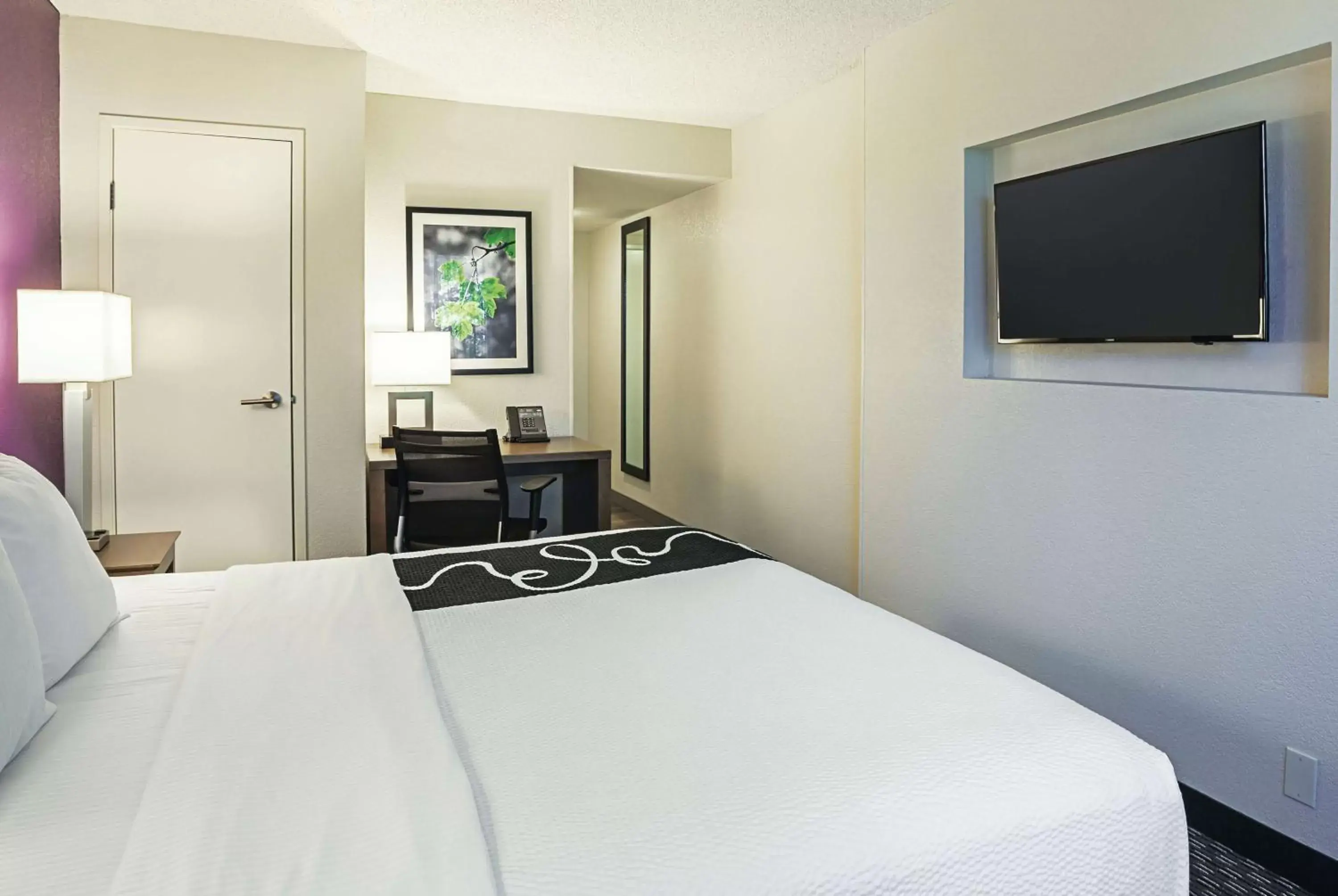 Photo of the whole room, Bed in La Quinta by Wyndham Rancho Cordova Sacramento