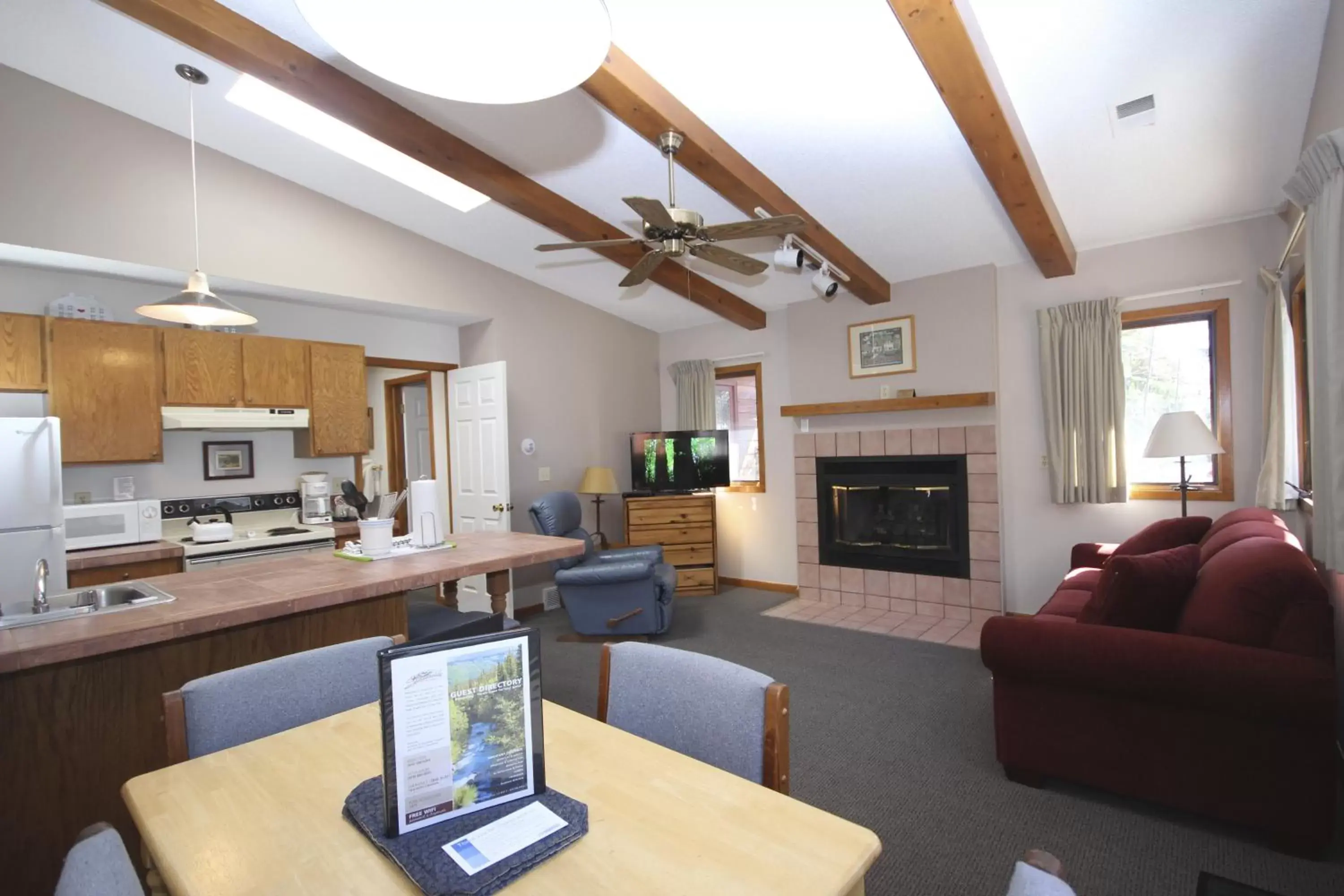 Kitchen or kitchenette, Seating Area in Streamside on Fall River
