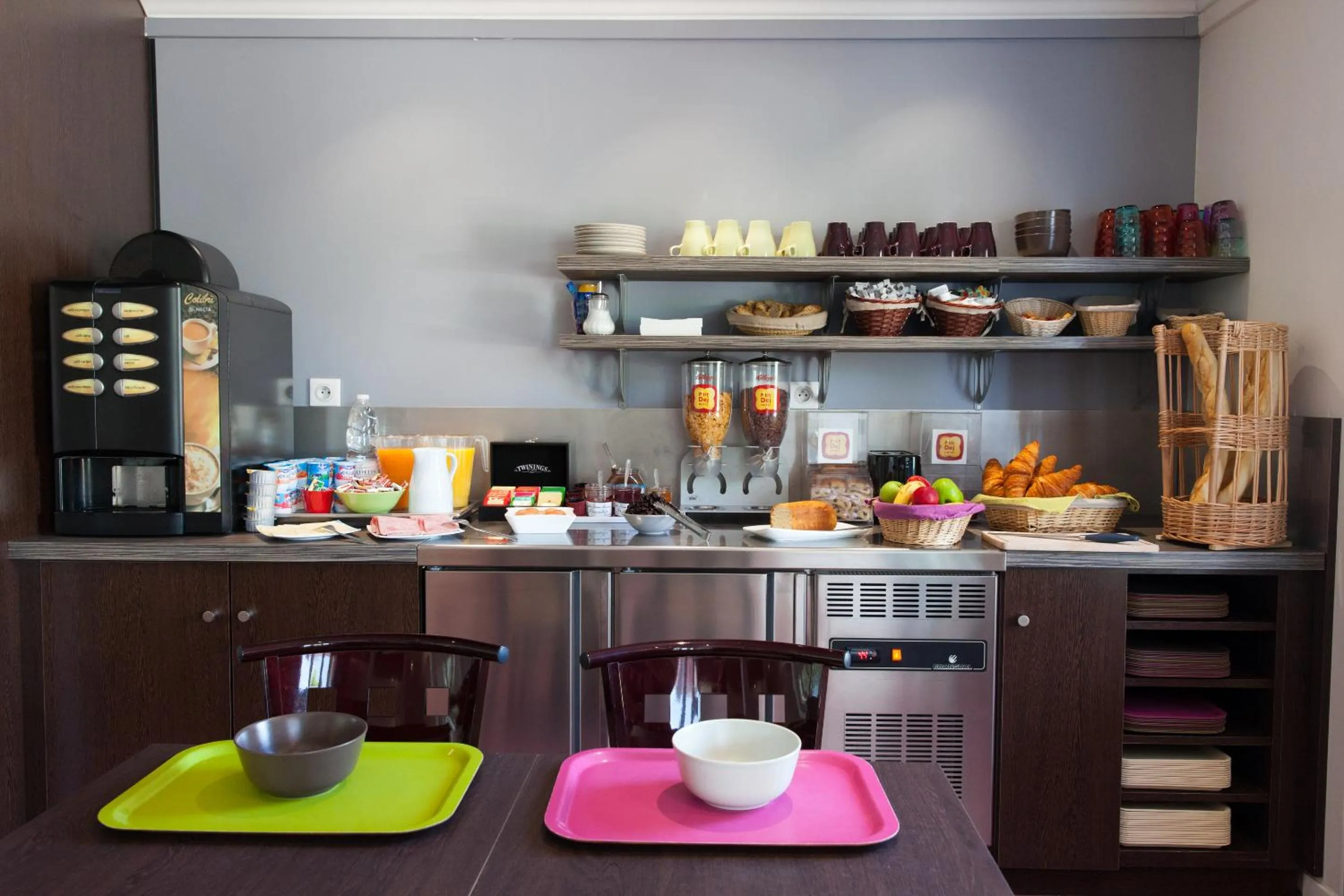 Continental breakfast in The Originals Access, Hôtel Bordeaux Lac