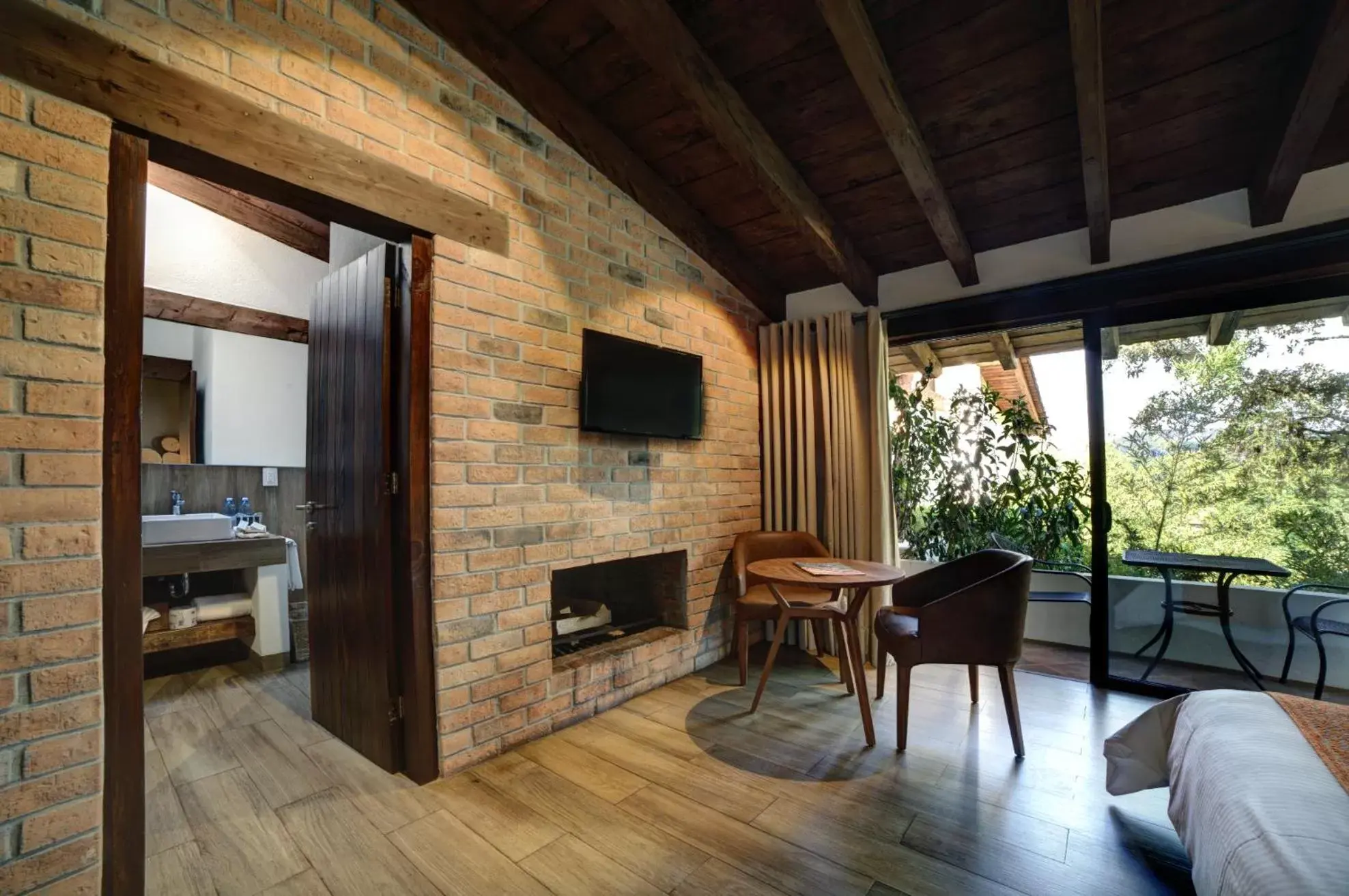 Bathroom, TV/Entertainment Center in Hotel Avandaro Golf & Spa Resort