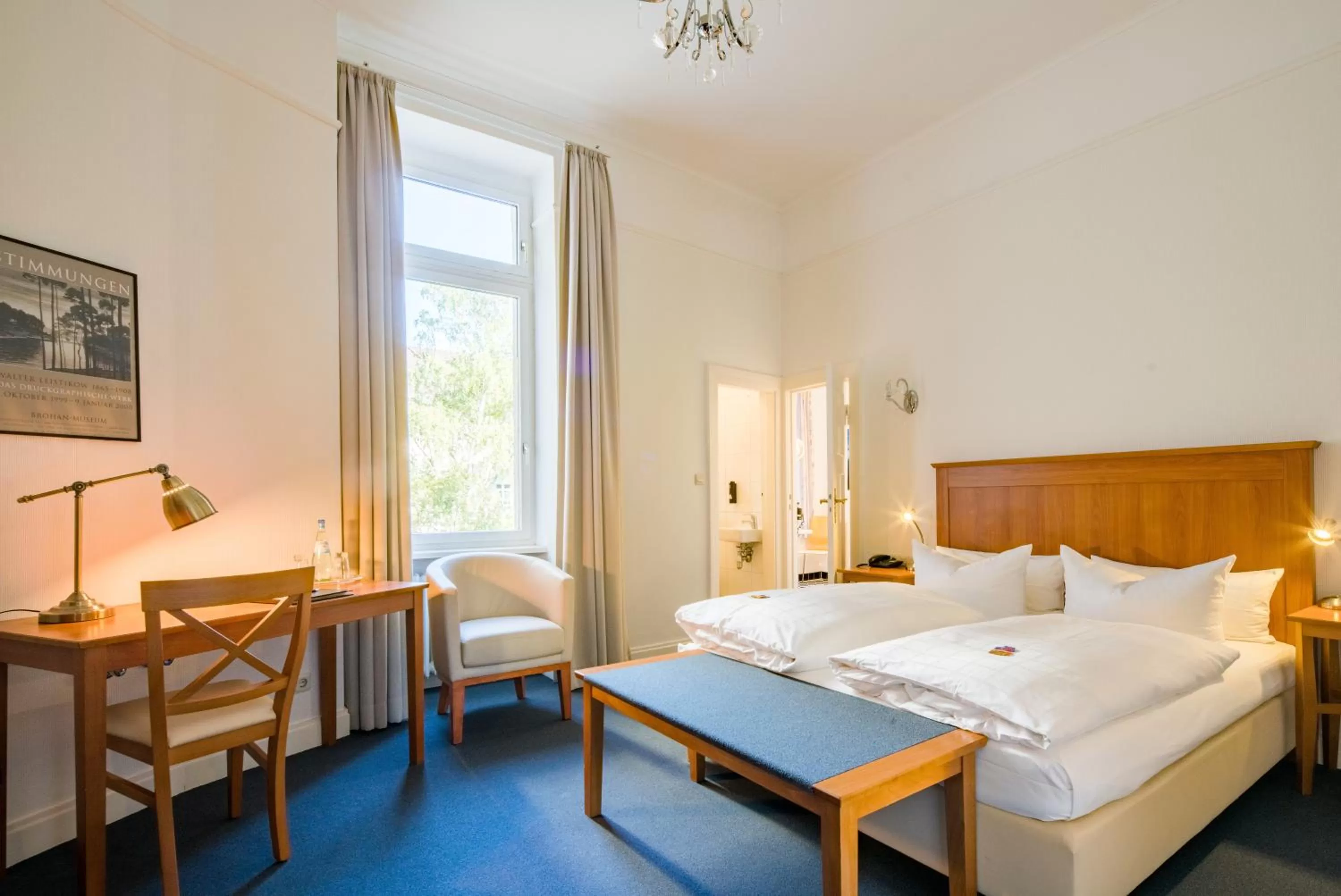 Shower, Bed in Hotel Brandies Berlin GmbH