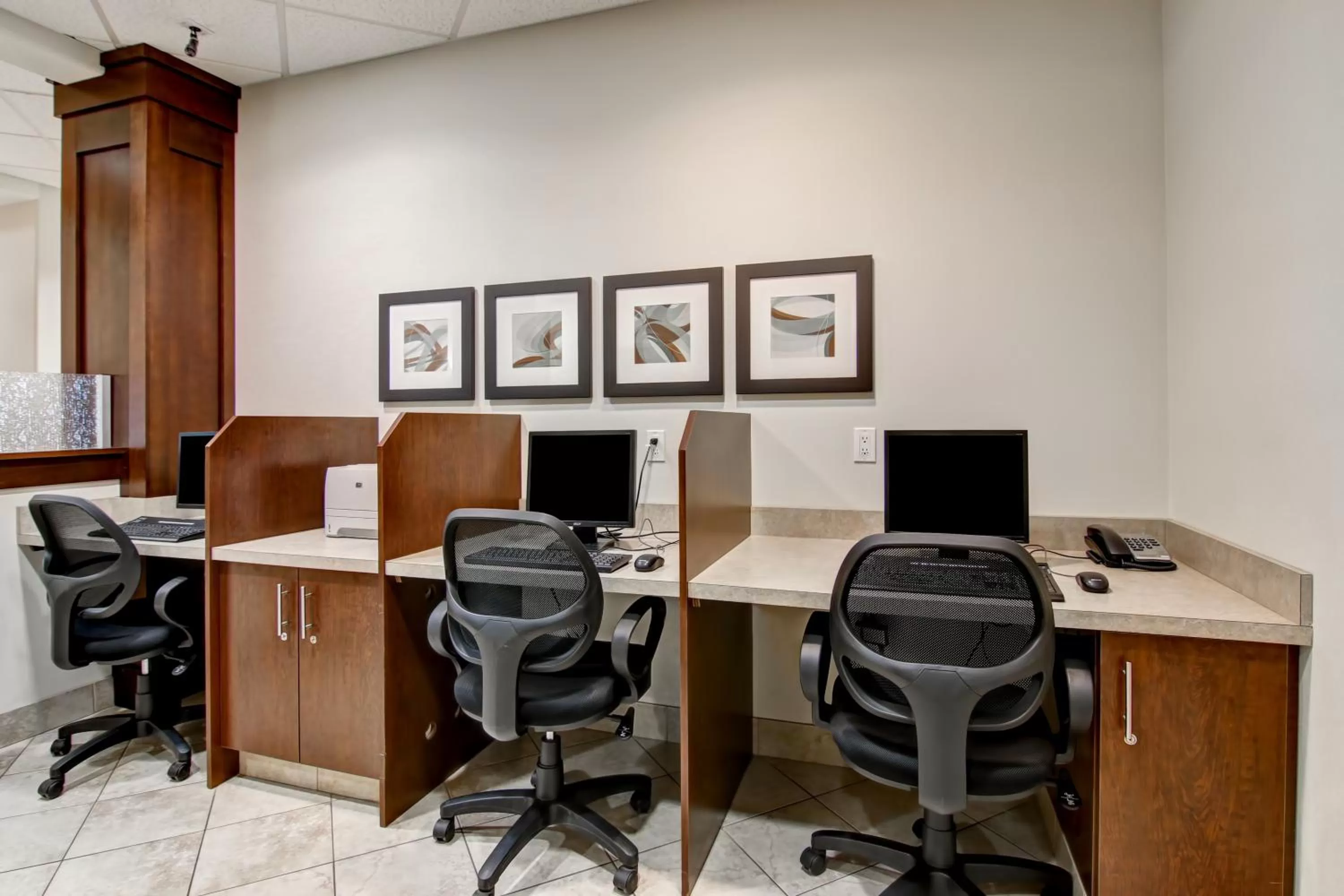 On-site shops in Canalta Hotel Moosomin