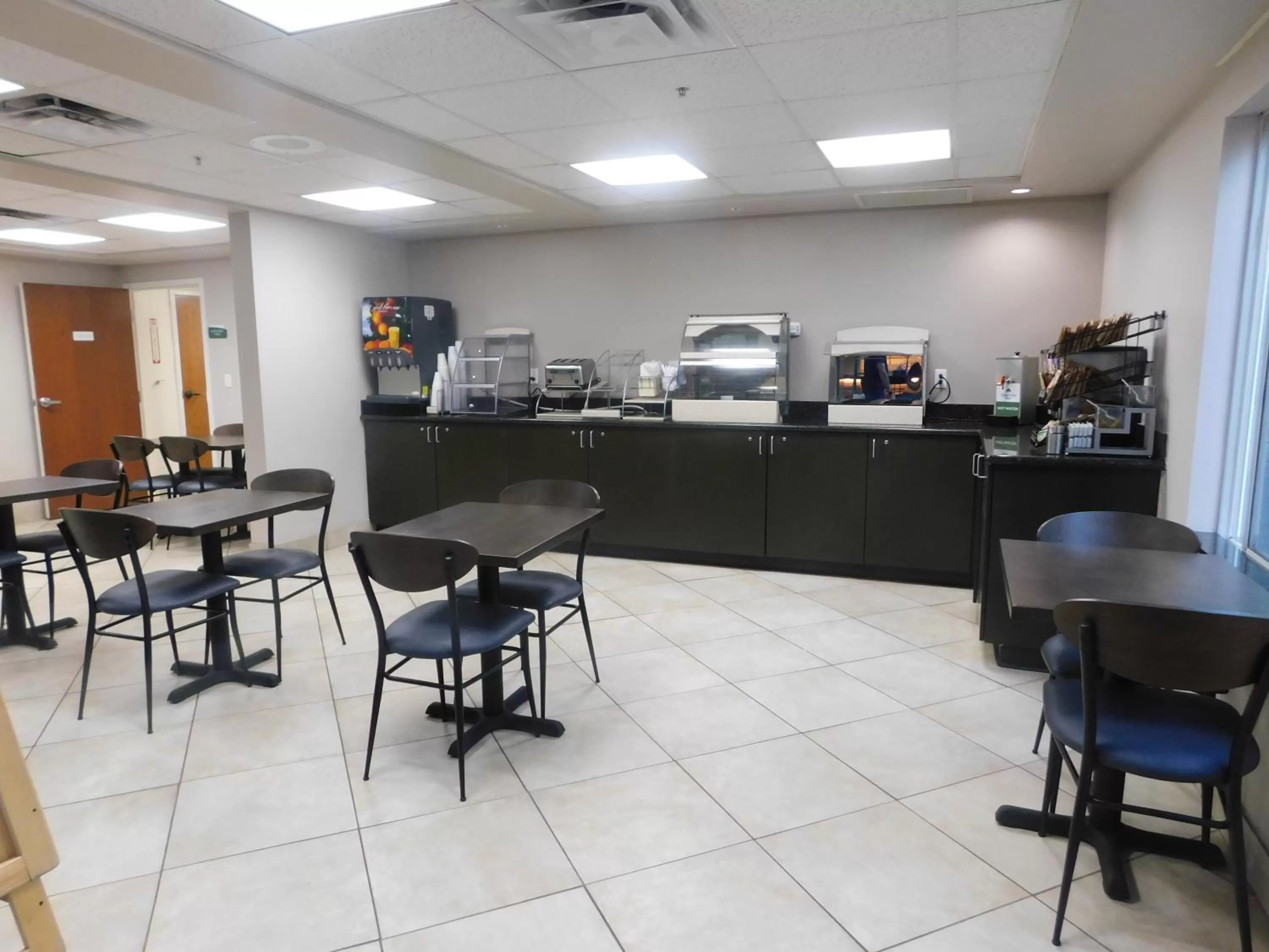 Buffet breakfast in GreenTree Inn & Suites Pinetop