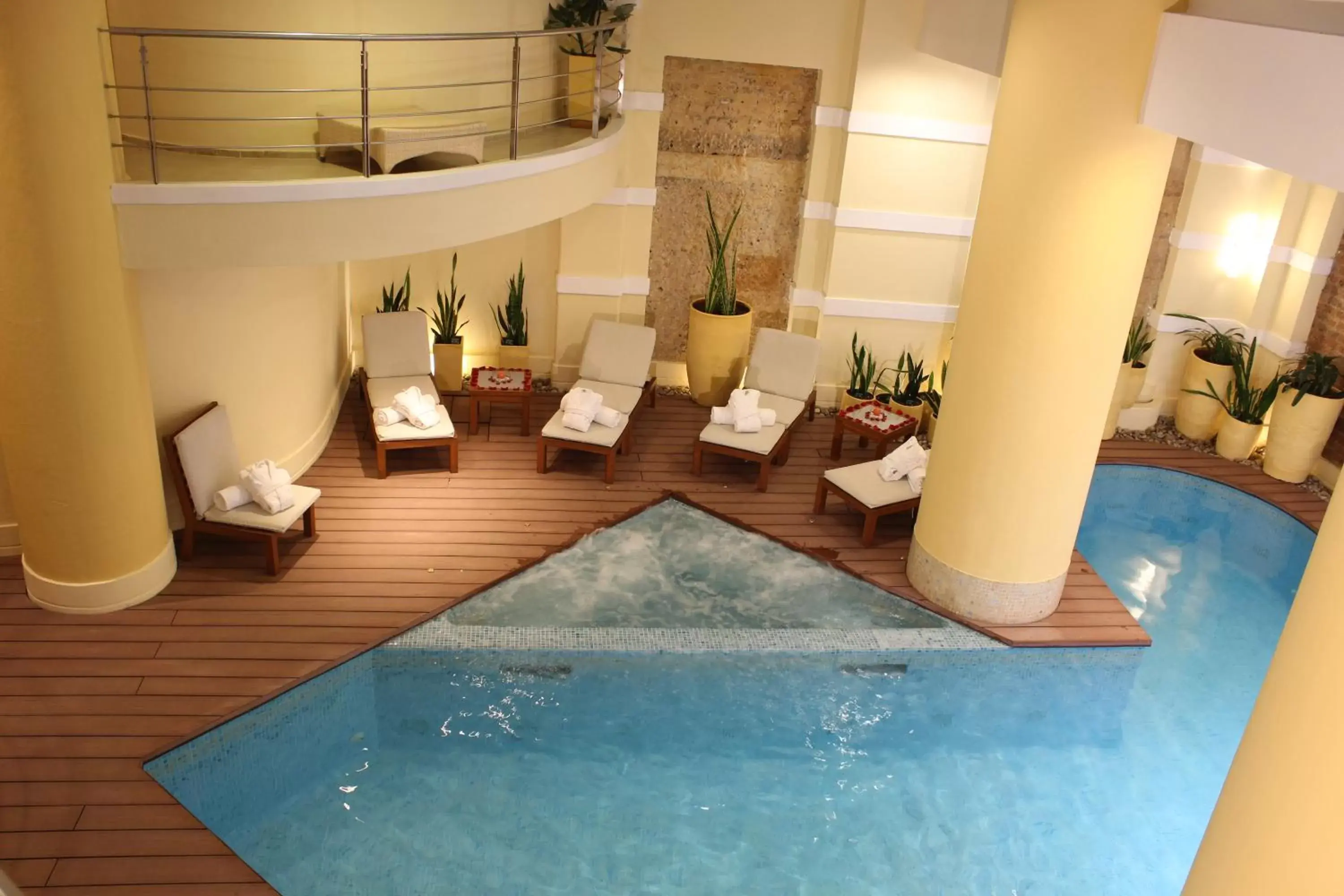 Massage, Swimming Pool in Hotel De La Opera