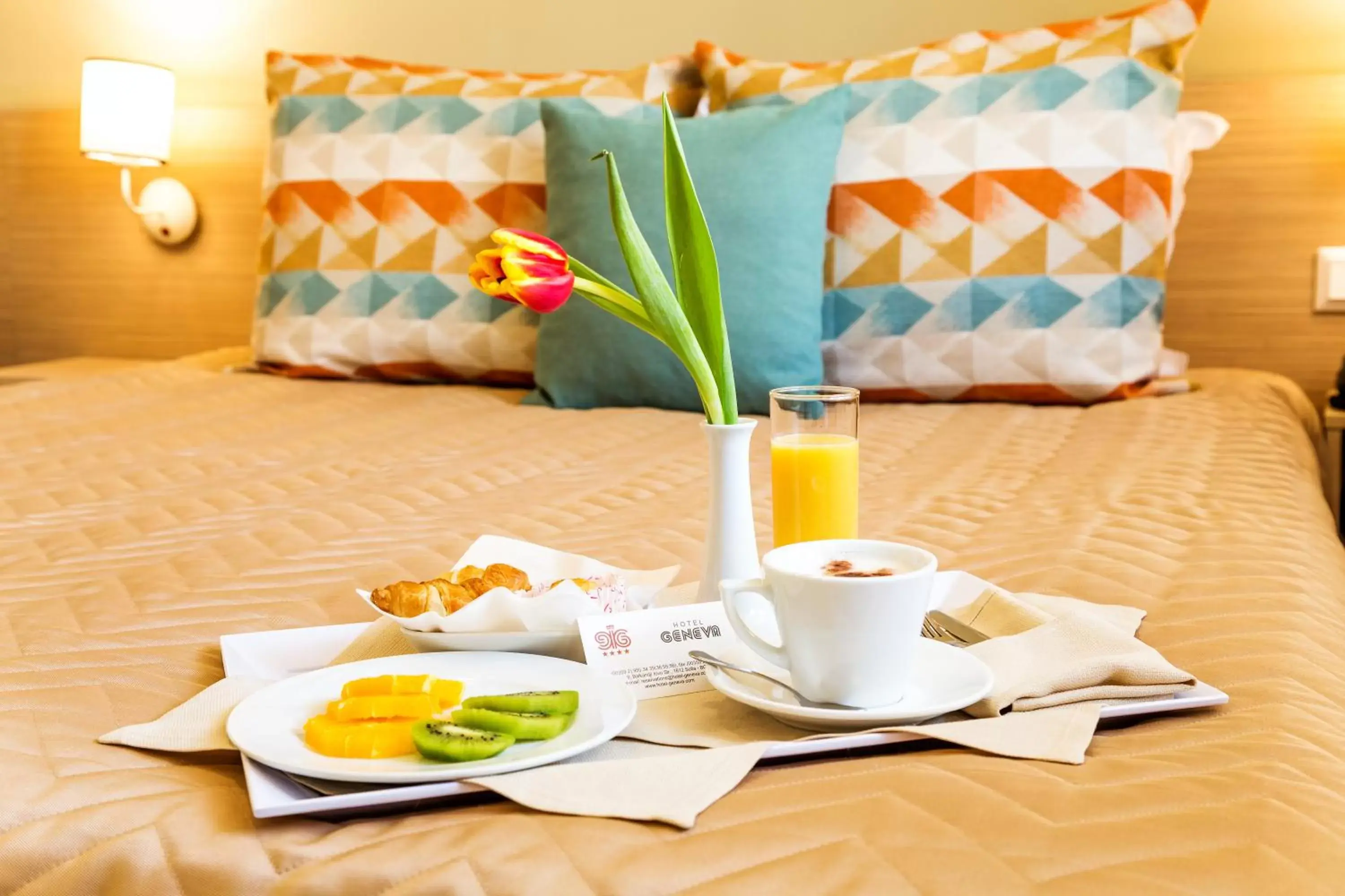 Photo of the whole room, Breakfast in Geneva Hotel