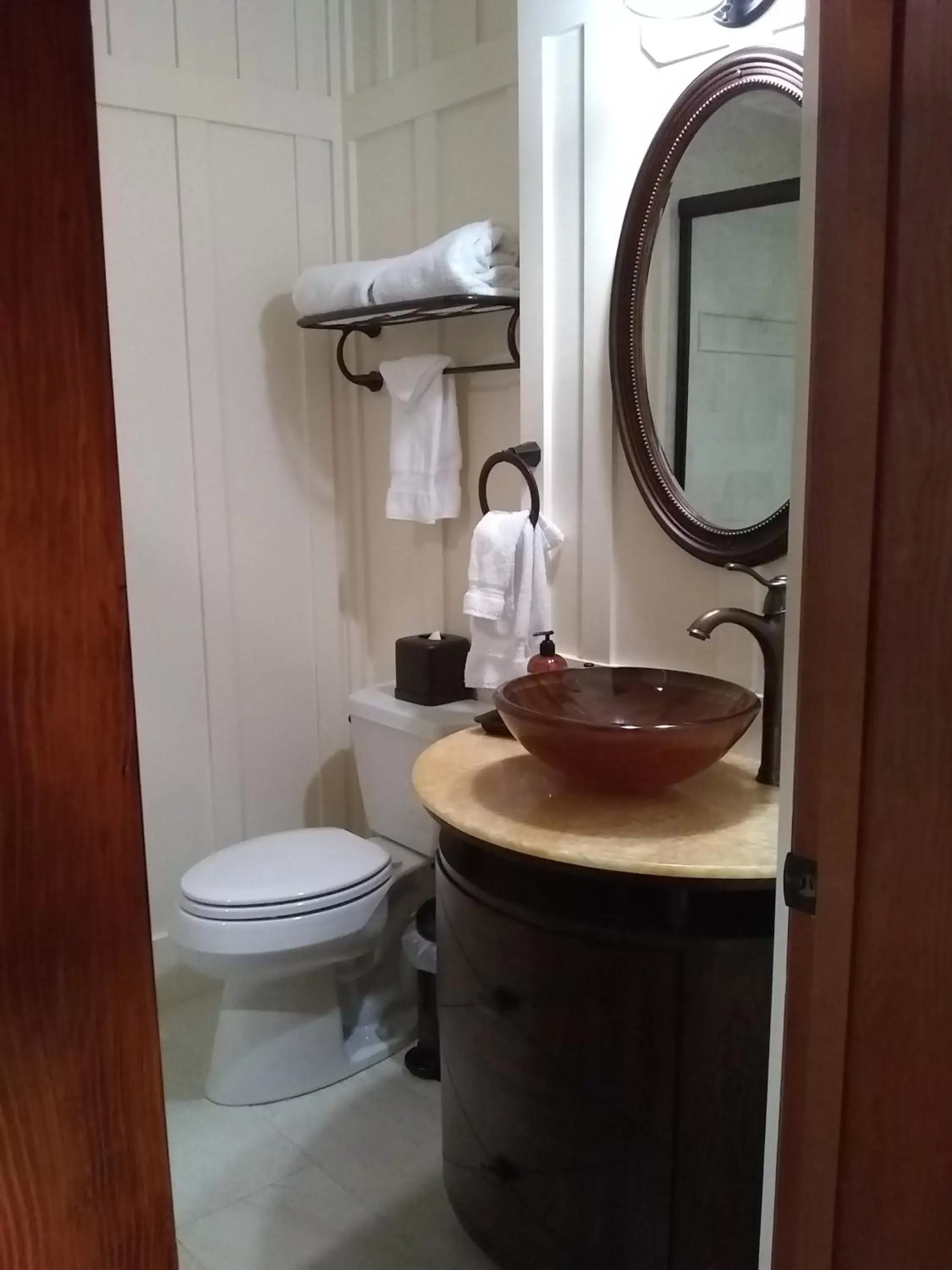 Bathroom in Noyo Harbor Inn