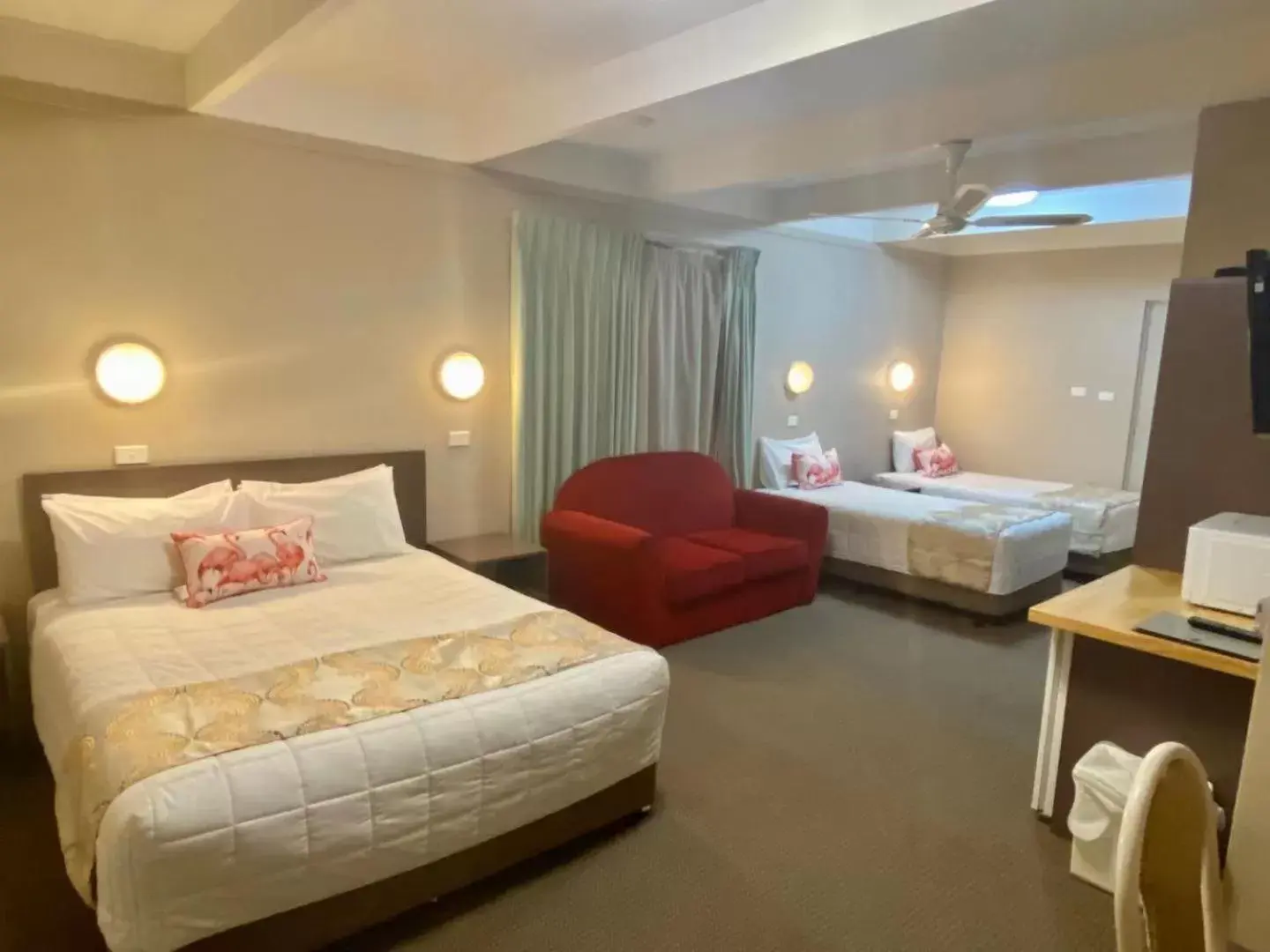 Bedroom, Bed in Apollo Motel Parkes