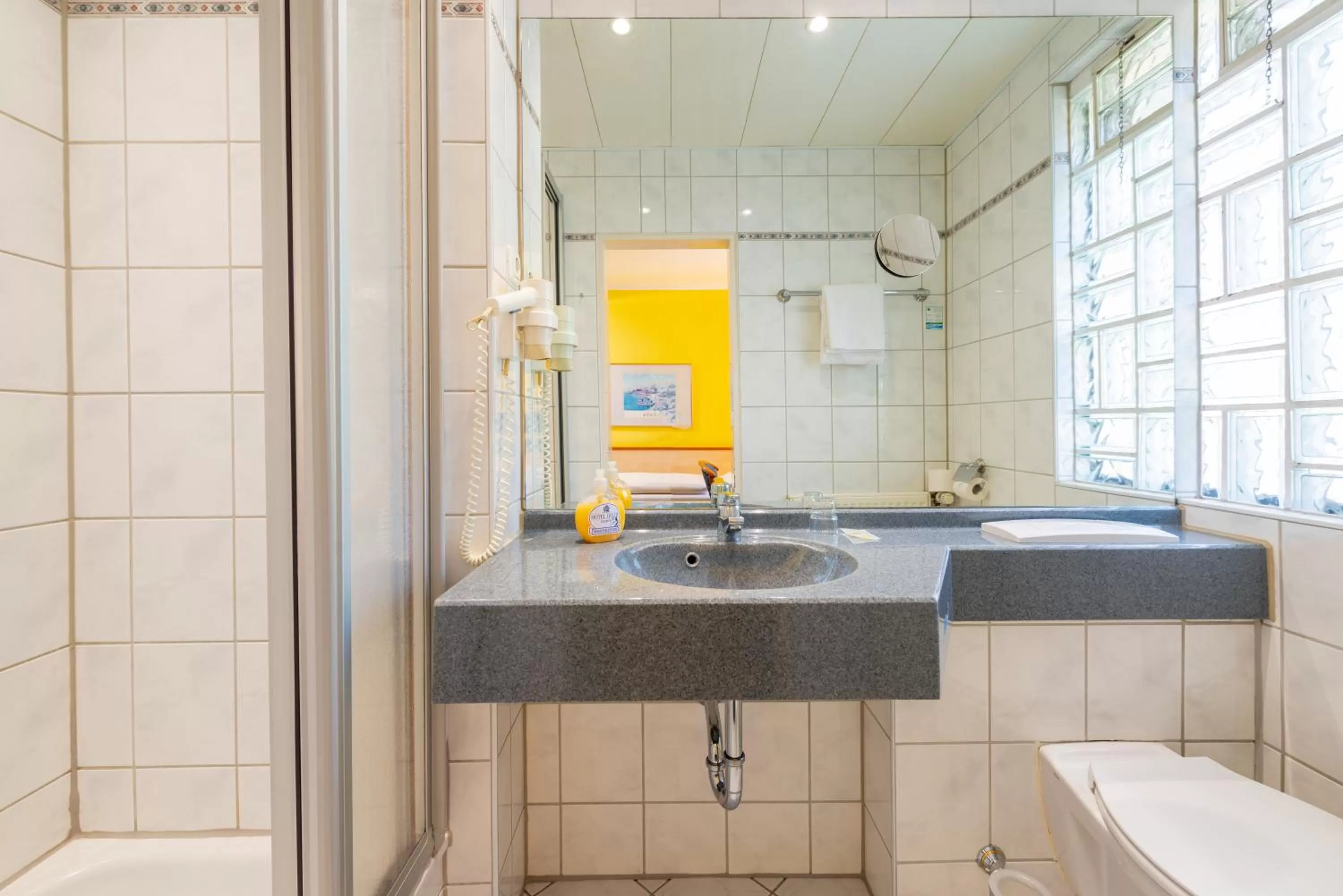 Bathroom in Hotel Heldt Dependance