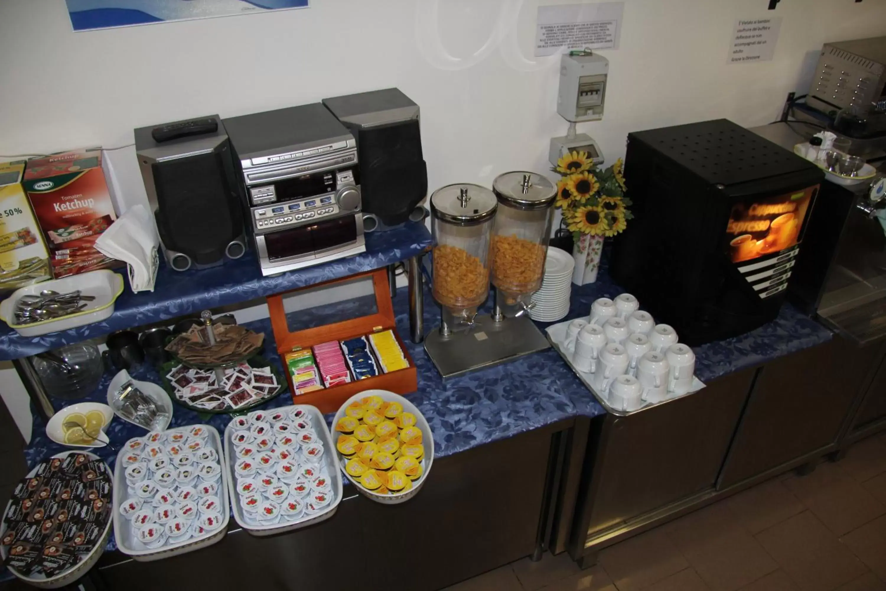 Coffee/tea facilities in Hotel Vela Azzurra