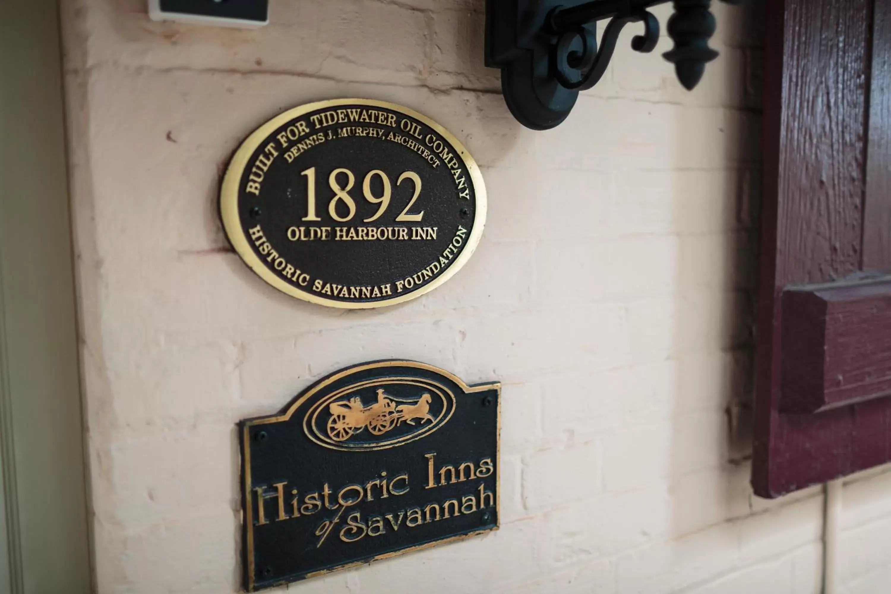 Facade/entrance, Property Logo/Sign in Olde Harbour Inn, Historic Inns of Savannah Collection