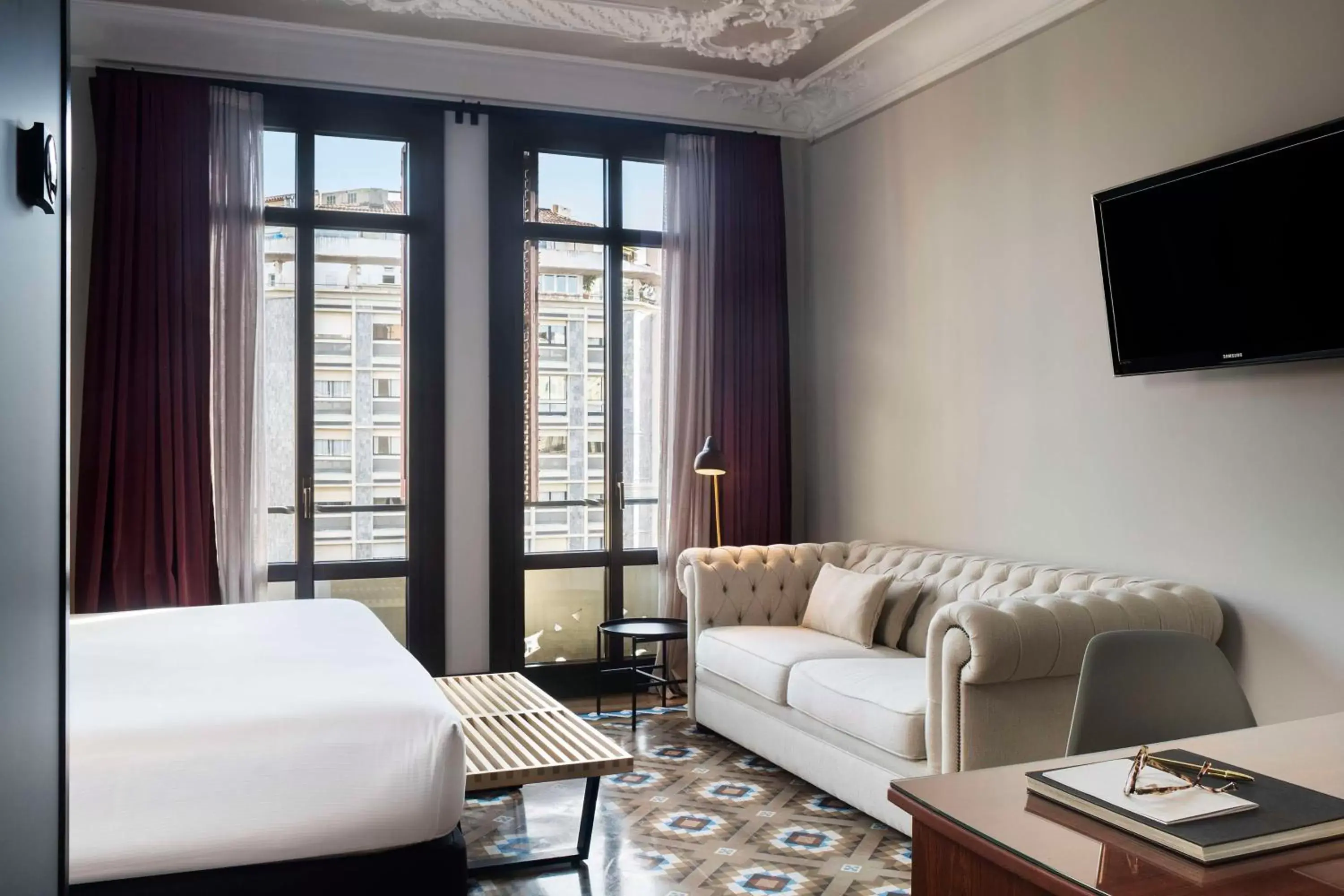 Living room, TV/Entertainment Center in Alexandra Barcelona Hotel, Curio Collection by Hilton