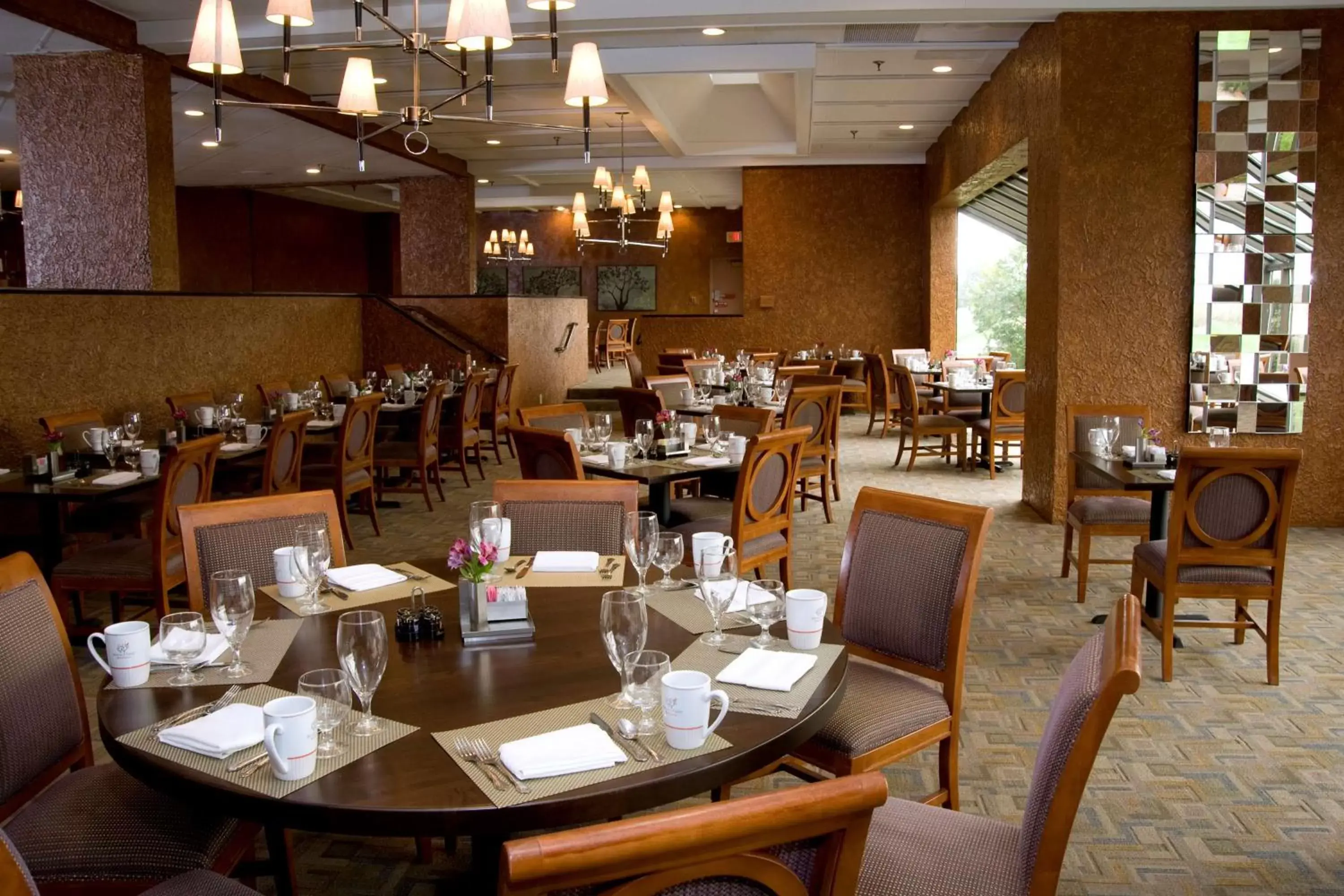 Breakfast, Restaurant/Places to Eat in DoubleTree by Hilton St. Louis at Westport