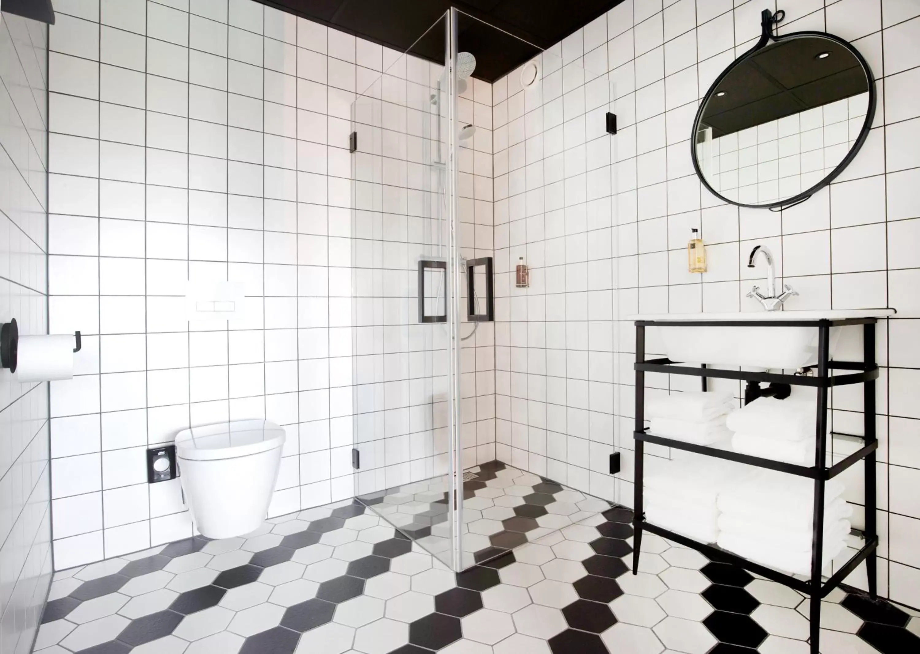 Shower, Bathroom in ibis Styles Amsterdam Airport