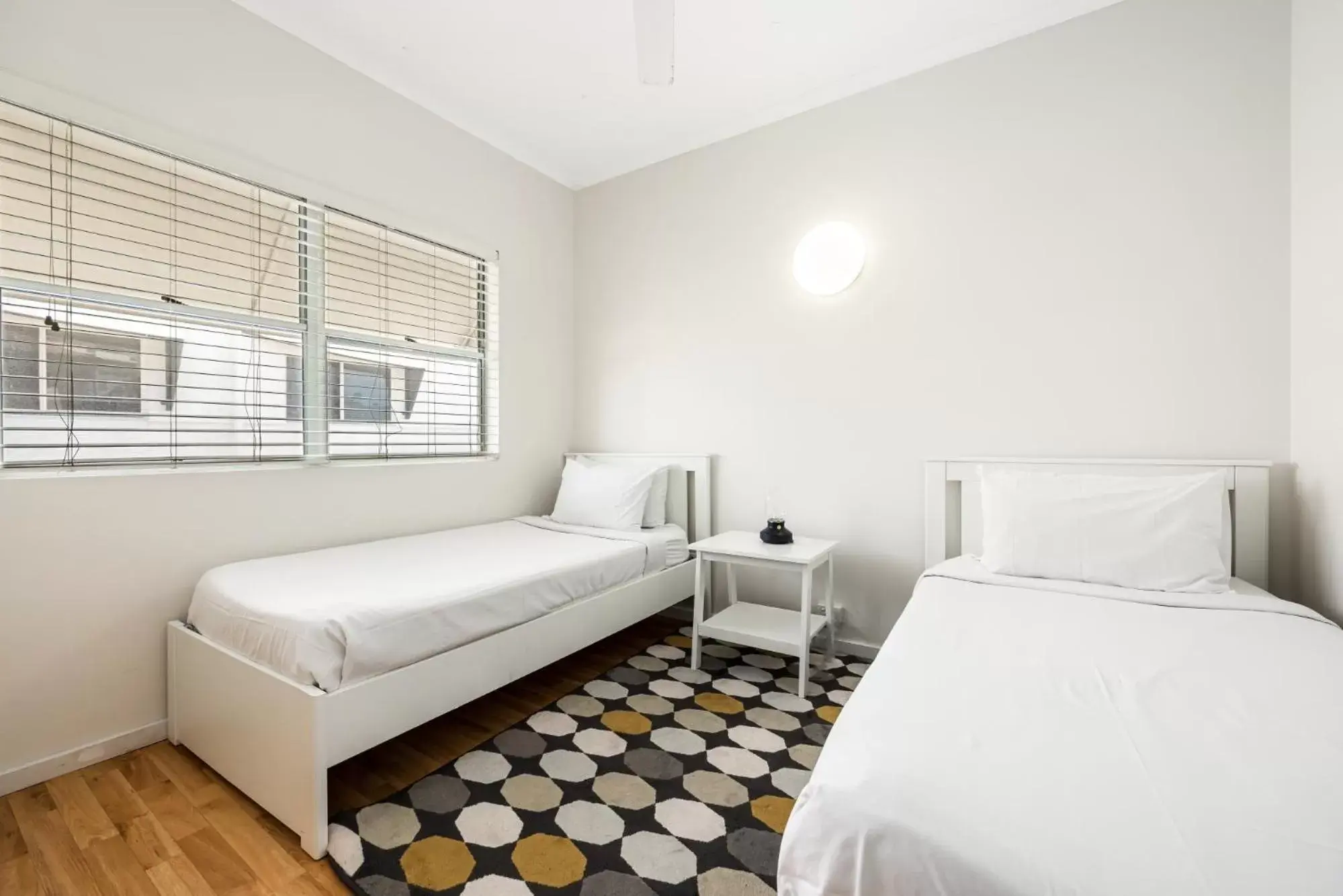 Bedroom, Bed in Central Motel Mooloolaba and Apartments