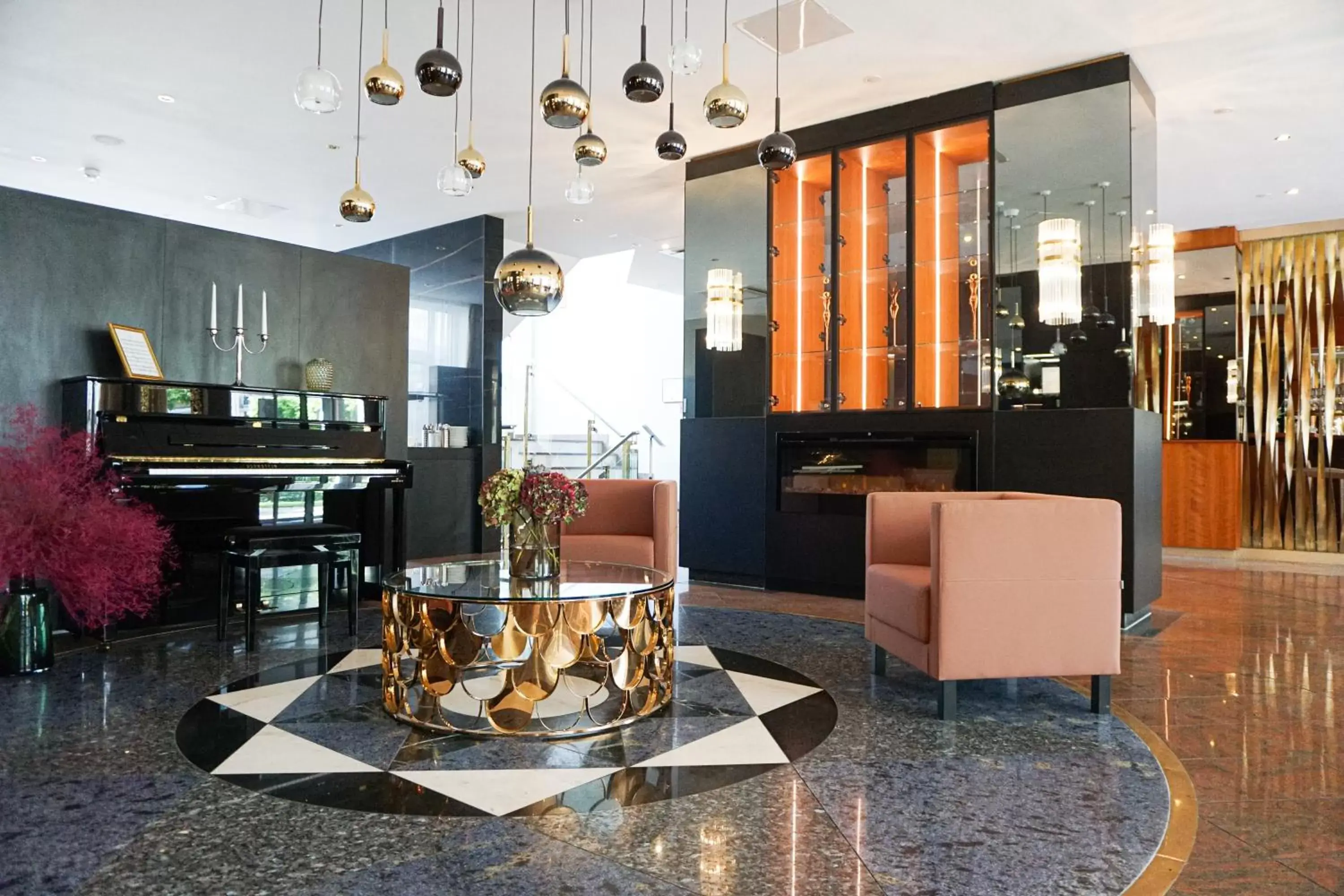 Lobby or reception, Restaurant/Places to Eat in Best Western Plus Delta Park Hotel