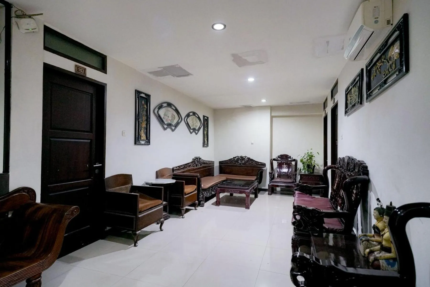 Living room in RedDoorz Near Braga Street