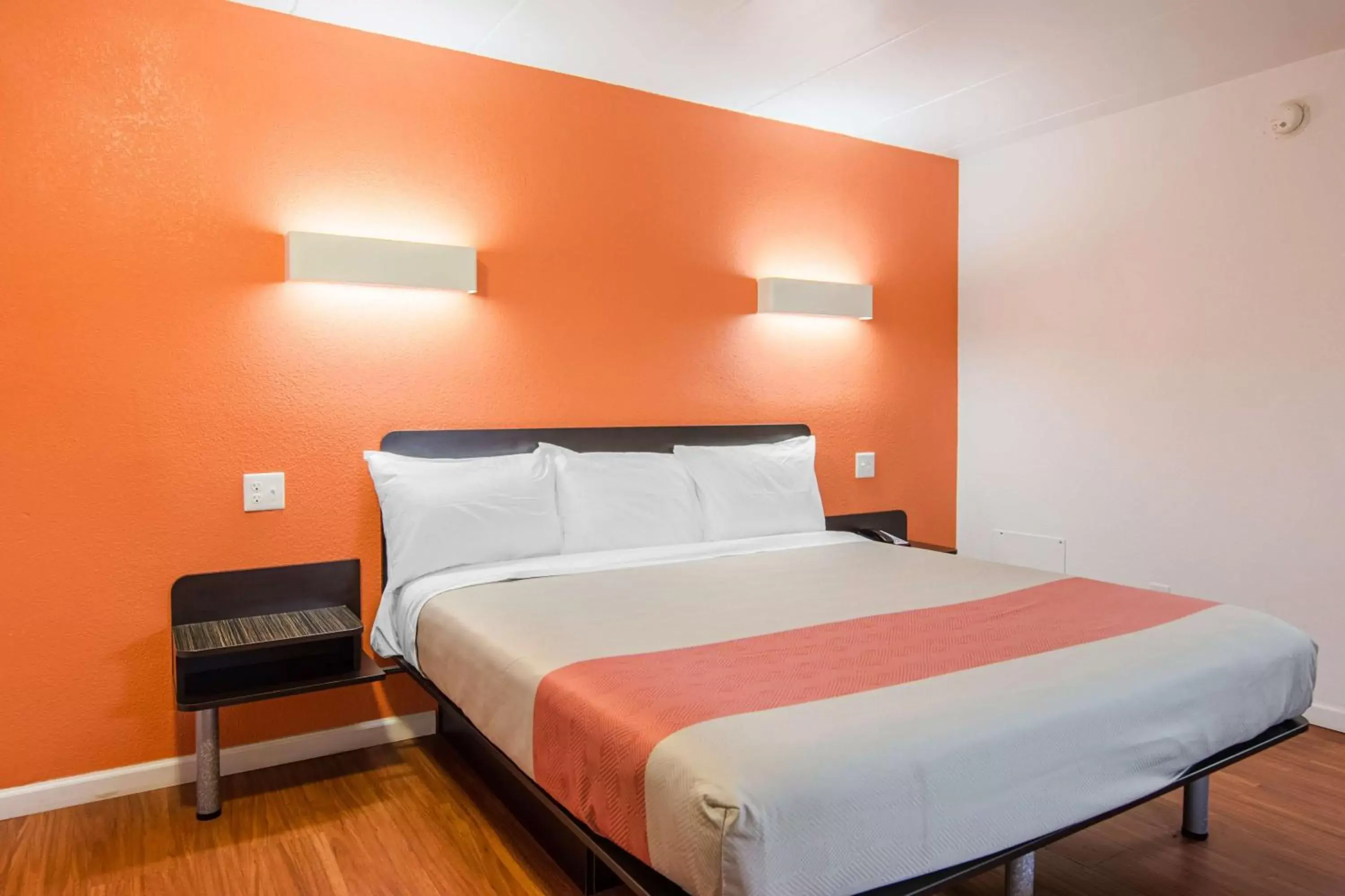 Photo of the whole room, Bed in Motel 6-Glassboro, NJ - Rowan University