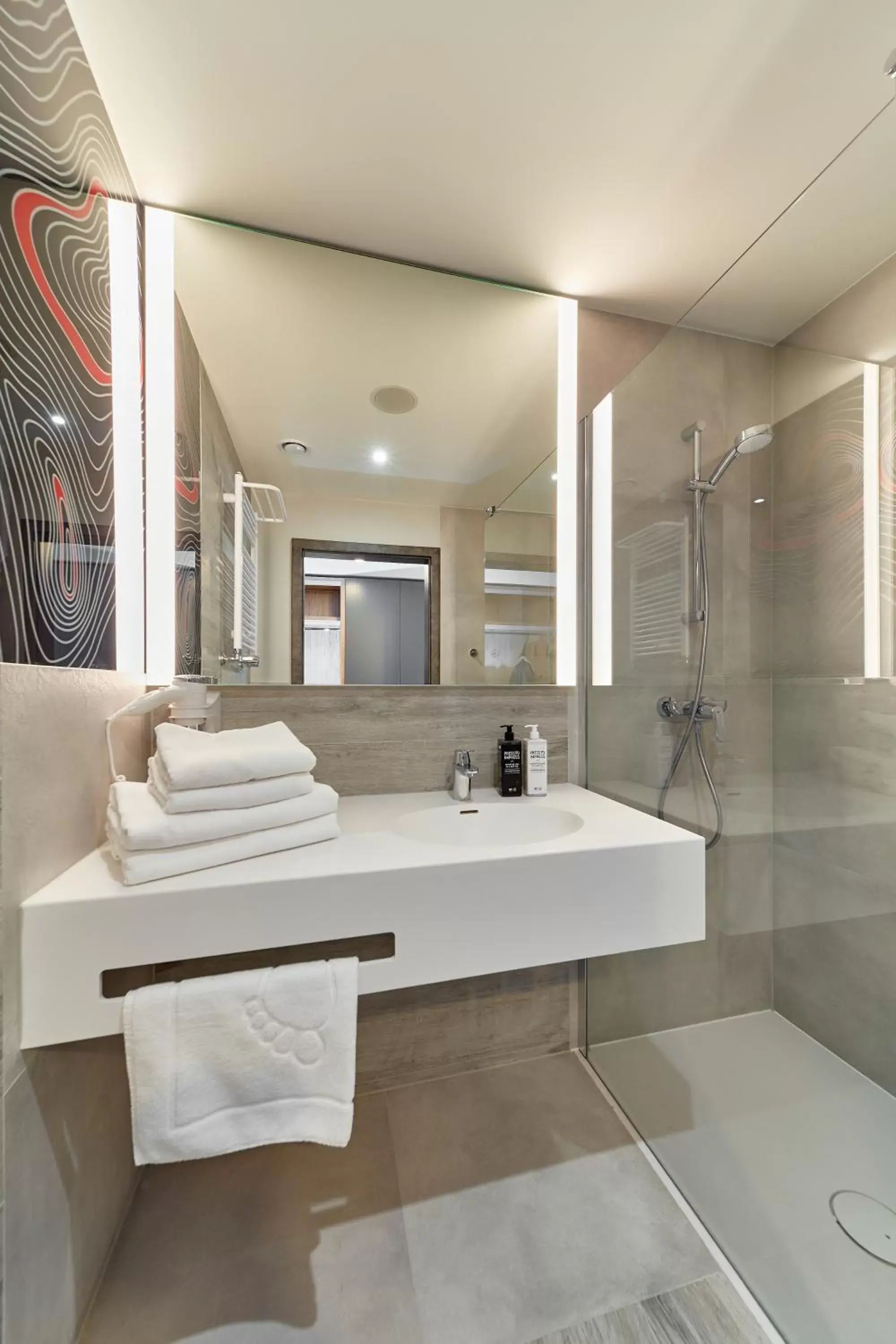 Shower, Bathroom in ibis Styles Nowy Targ