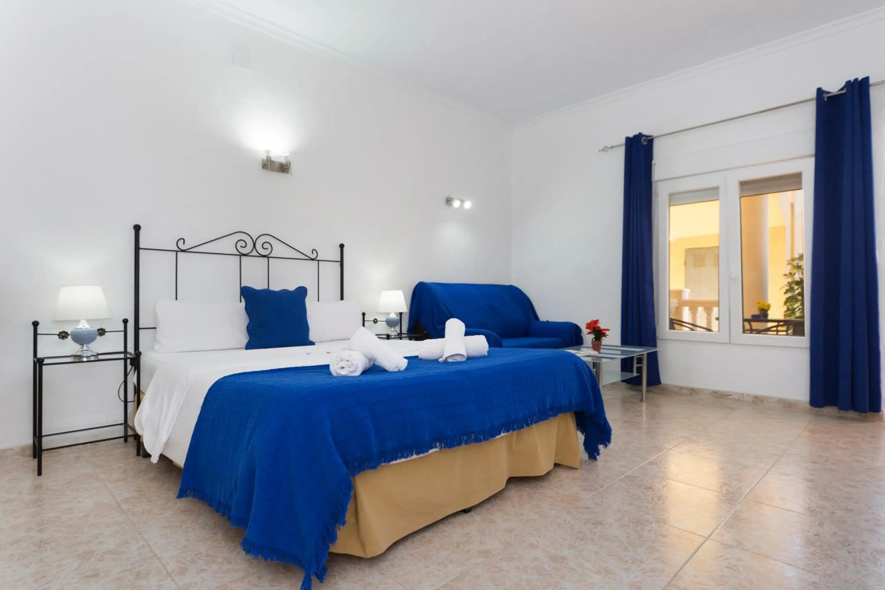 Bedroom, Bed in Aparthotel Carrio Sol - Monty´s