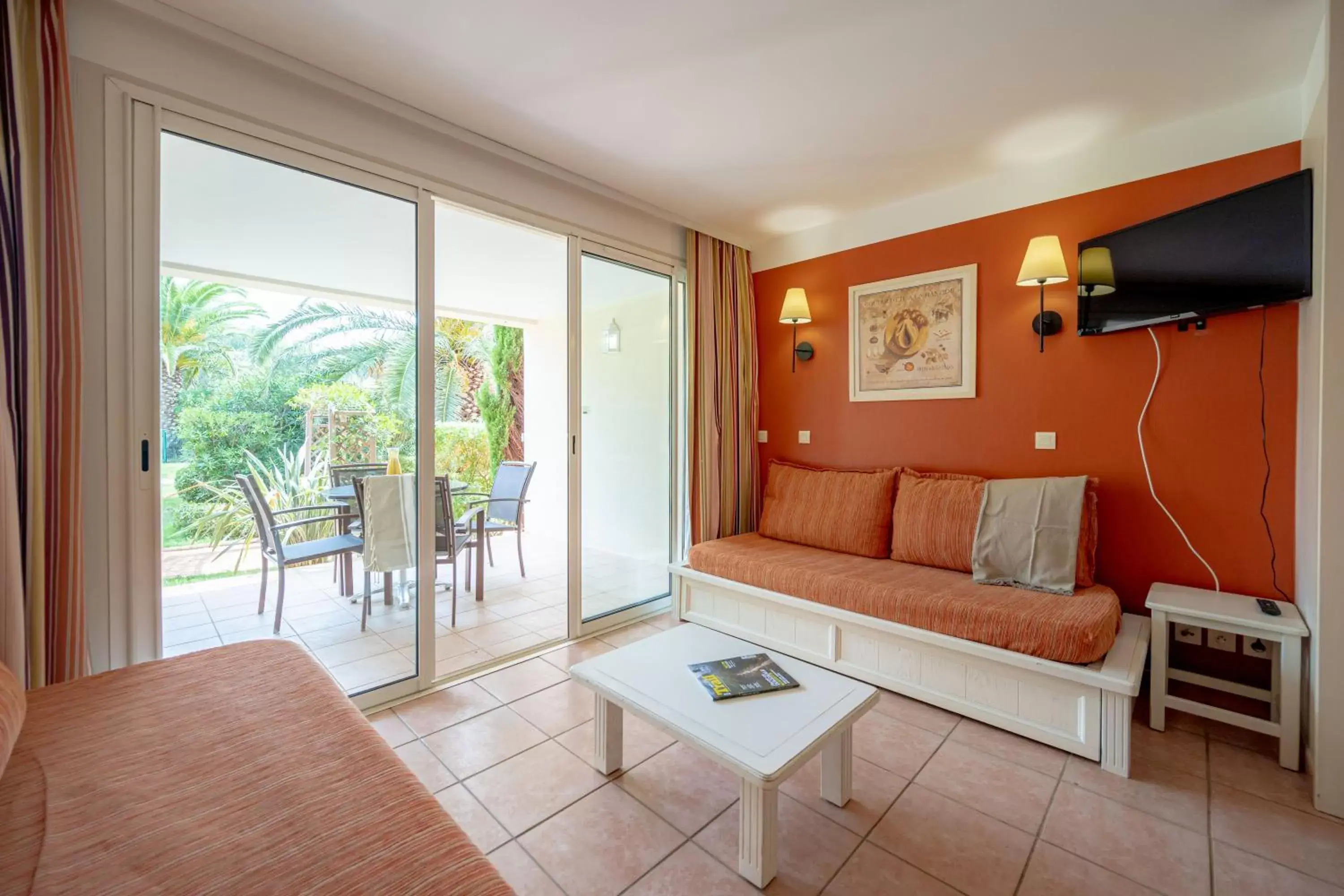 Communal lounge/ TV room, Seating Area in Résidence Pierre & Vacances le Hameau de la Pinède