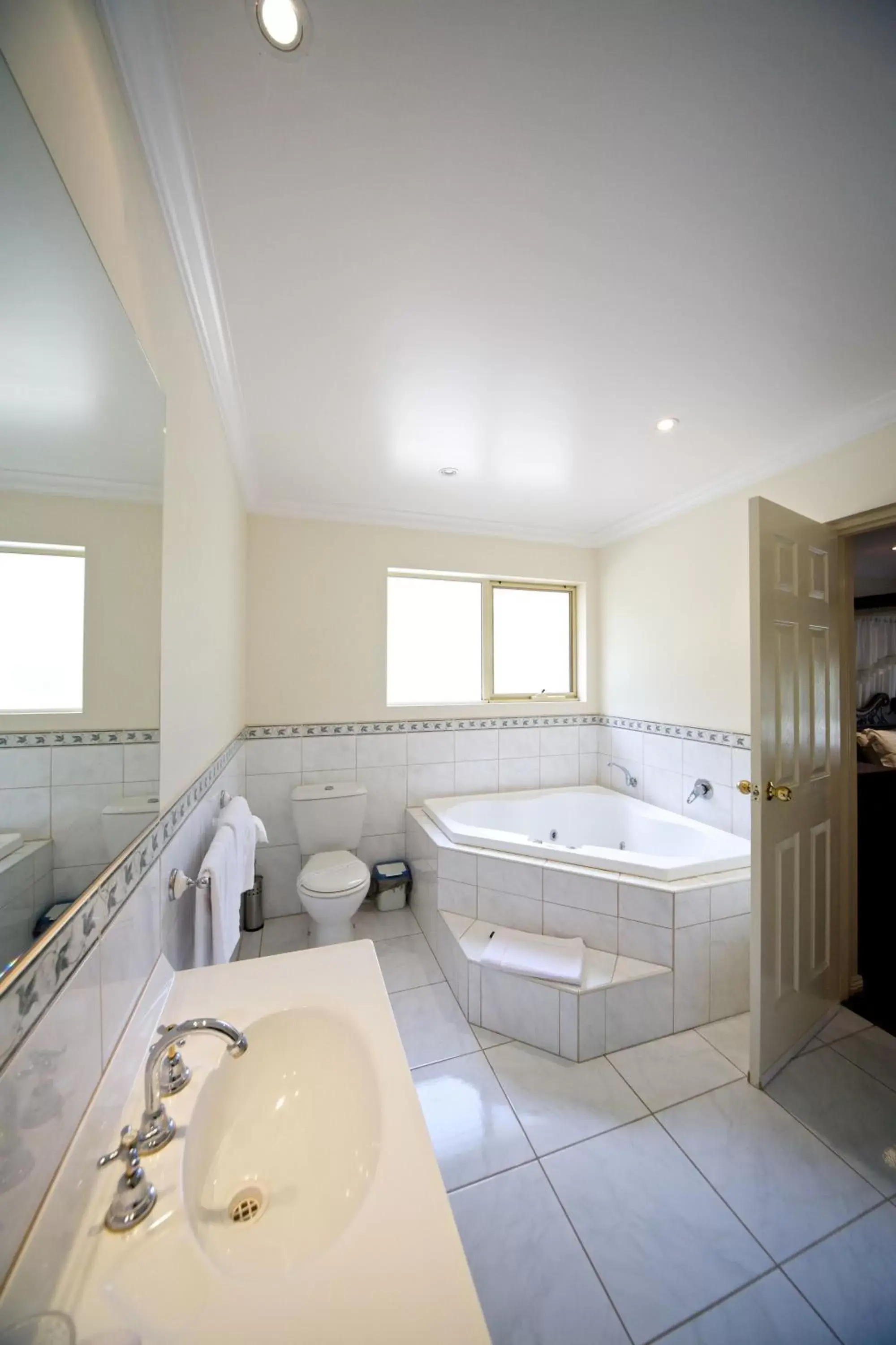 Bathroom in Sanctuary House Resort Motel