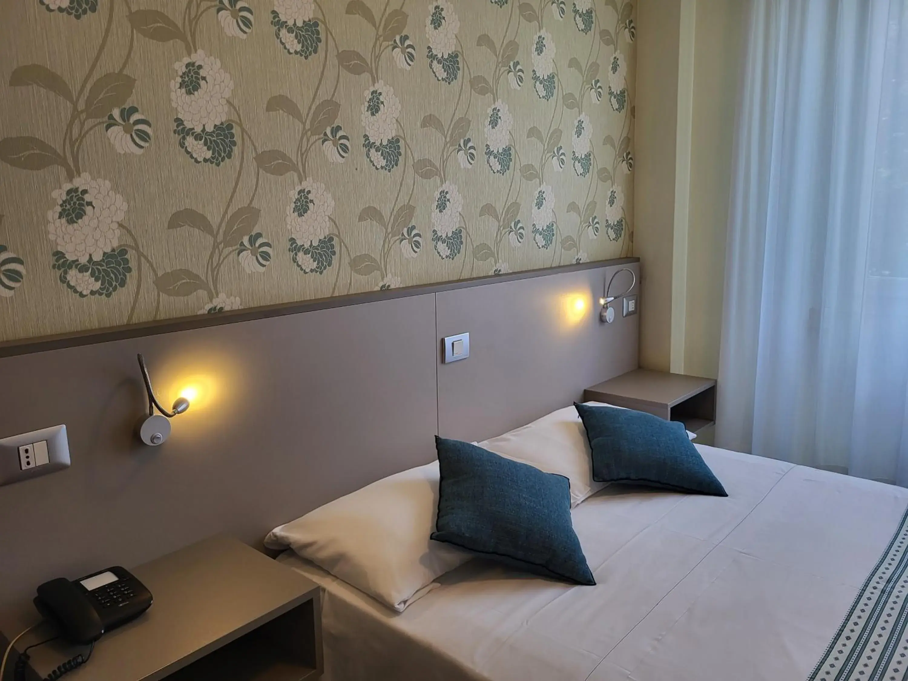 Bedroom, Bed in Hotel Dei Fiori