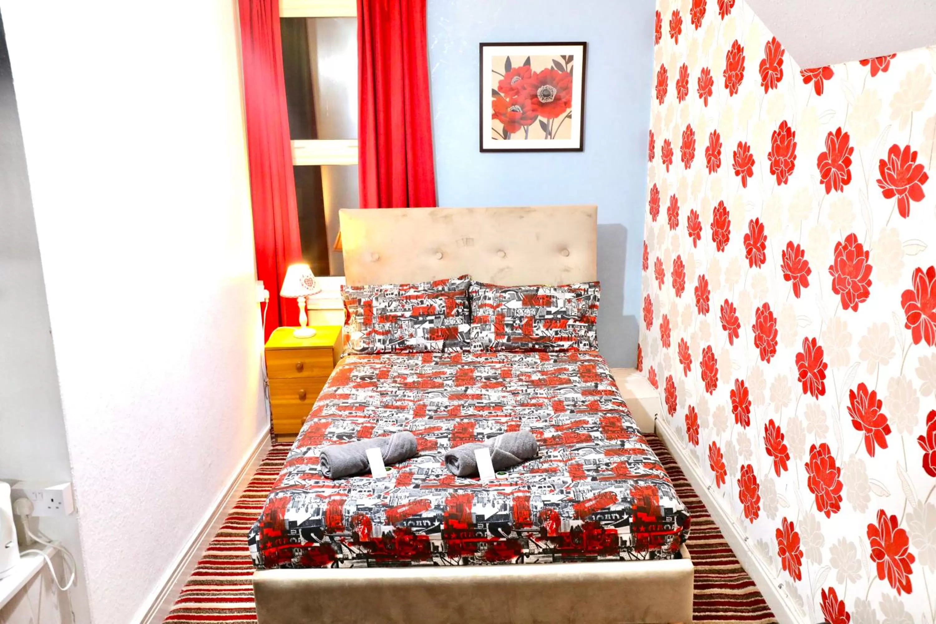 Bedroom, Bed in Blackpool Central Hotel