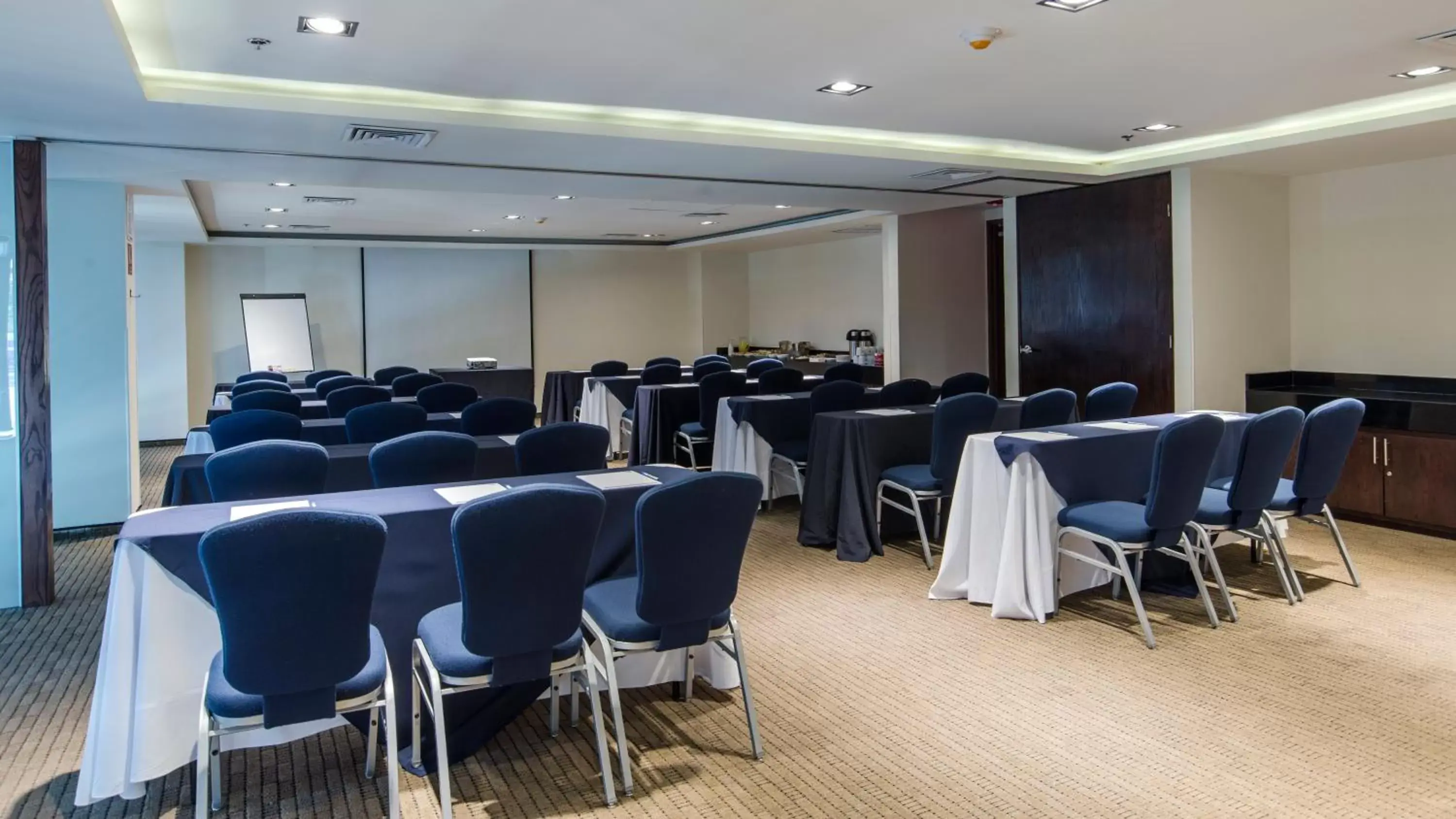 Meeting/conference room in Holiday Inn Express Culiacan, an IHG Hotel