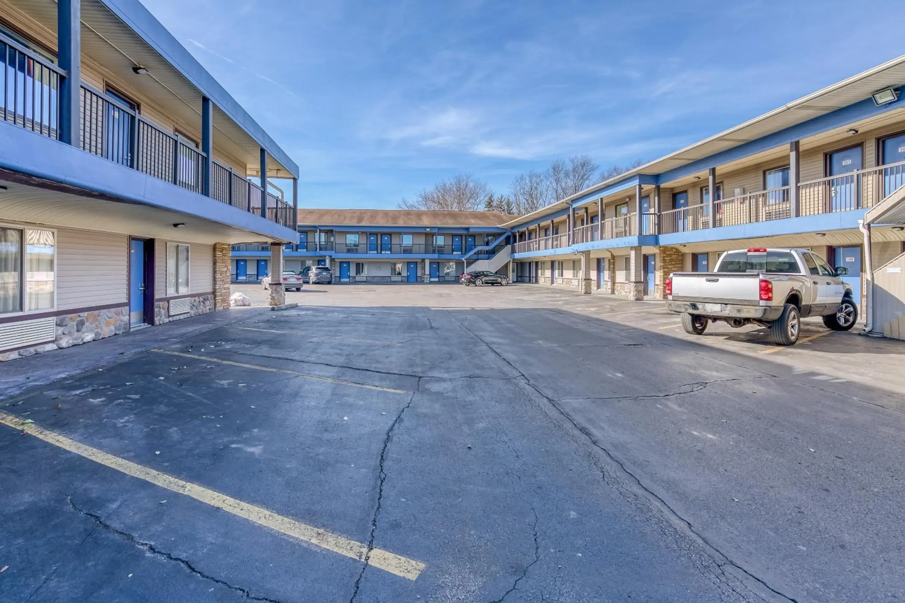 Property building in FairBridge Inn Express North Lima Property building in FairBridge Inn Express North Lima