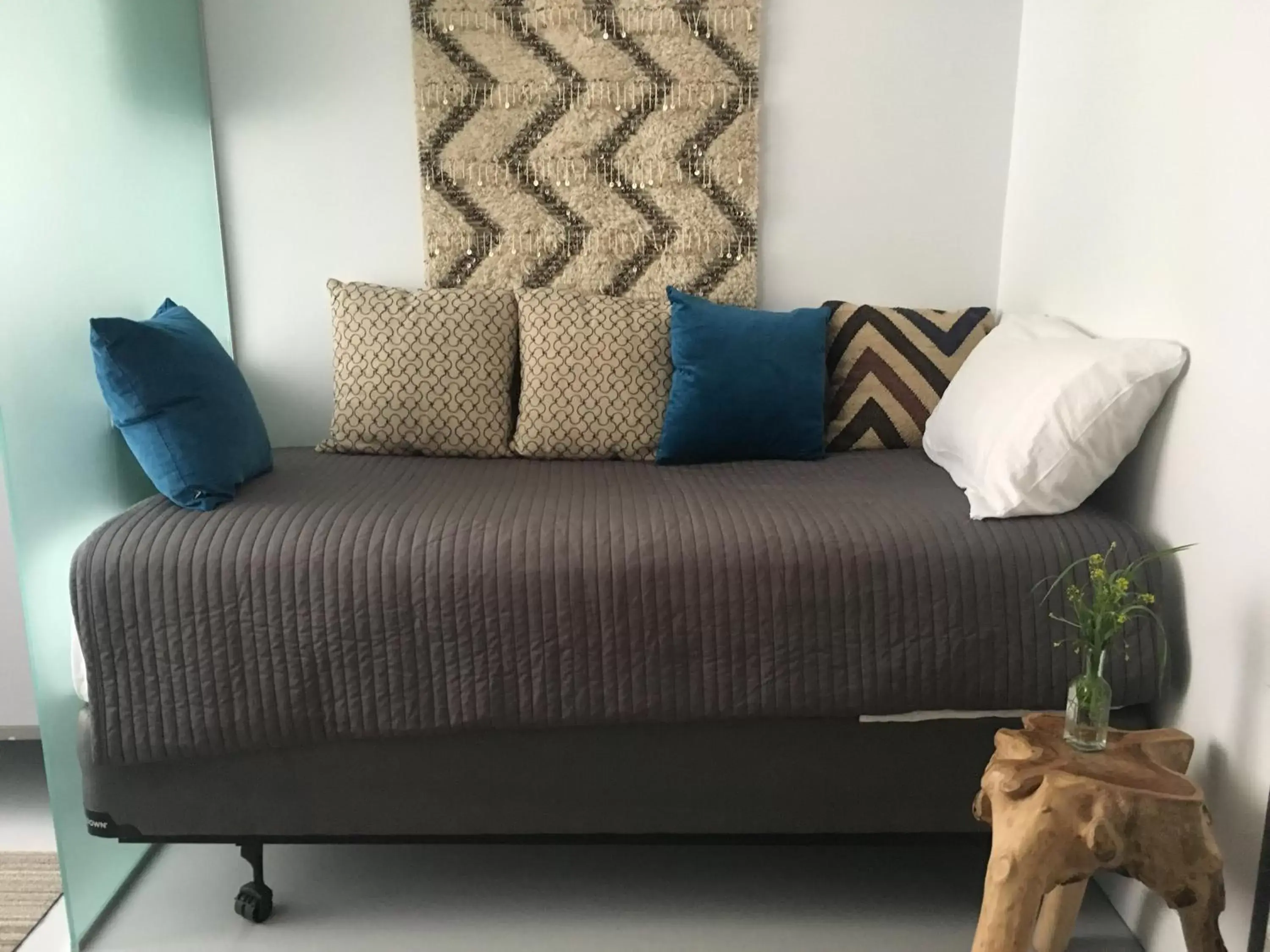 Bed, Seating Area in L'Hotel Particulier Griffintown