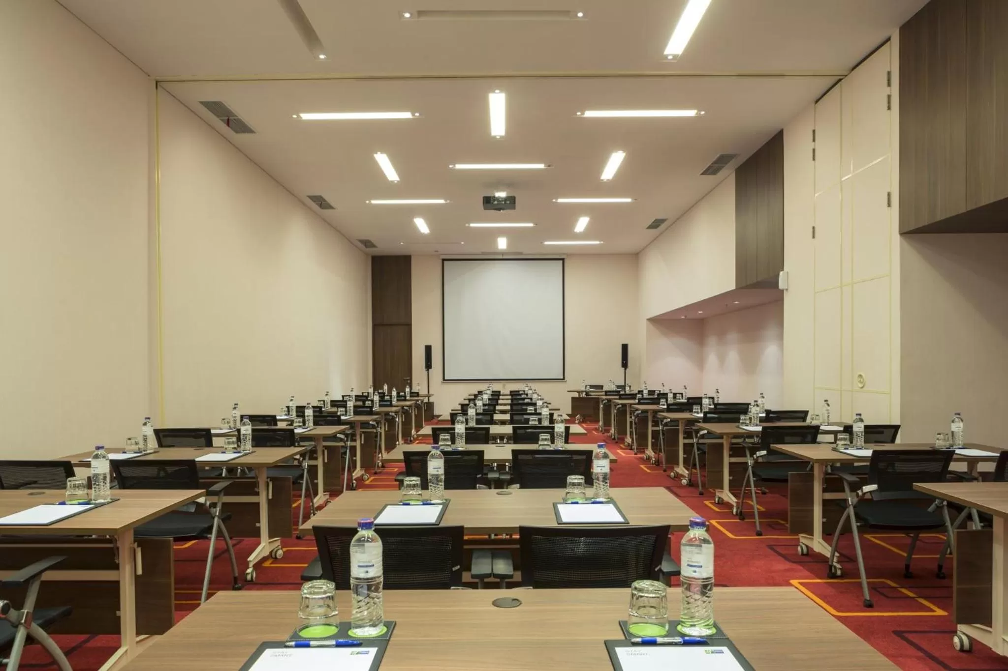 Meeting/conference room in Holiday Inn Express Jakarta Pluit Citygate by IHG