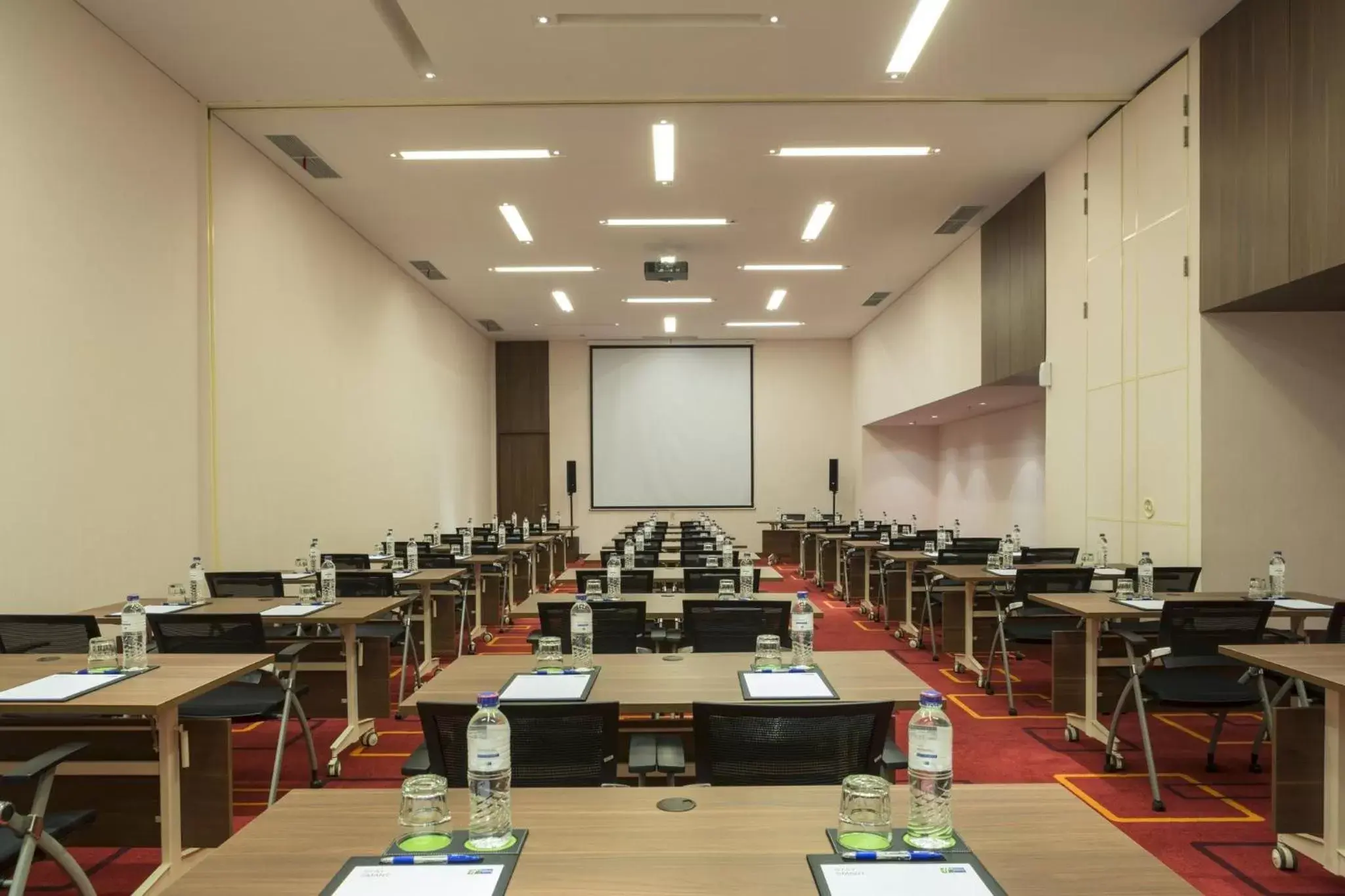 Meeting/conference room in Holiday Inn Express Jakarta Pluit Citygate, an IHG Hotel