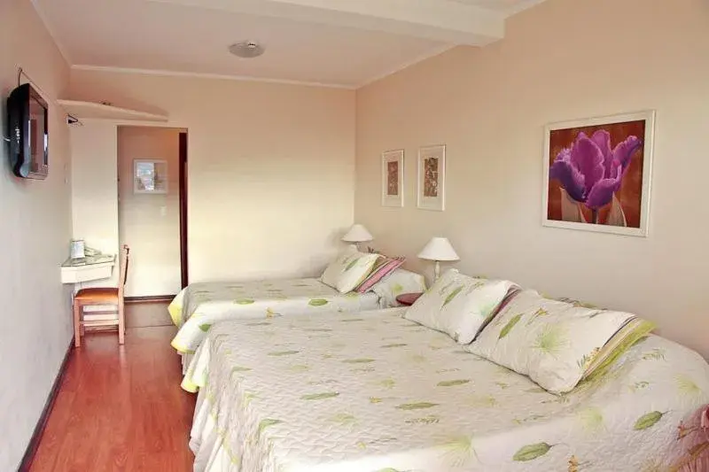 Photo of the whole room, Bed in Pousada Portal das Cerejeiras