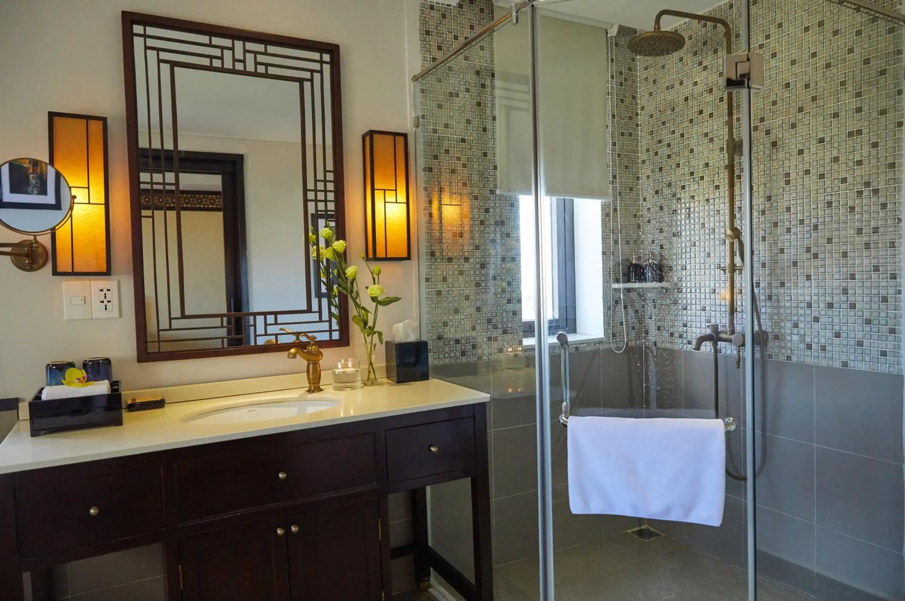 Staff, Bathroom in Hoi An Central Boutique Hotel & Spa (Little Hoi An Central Boutique Hotel & Spa)