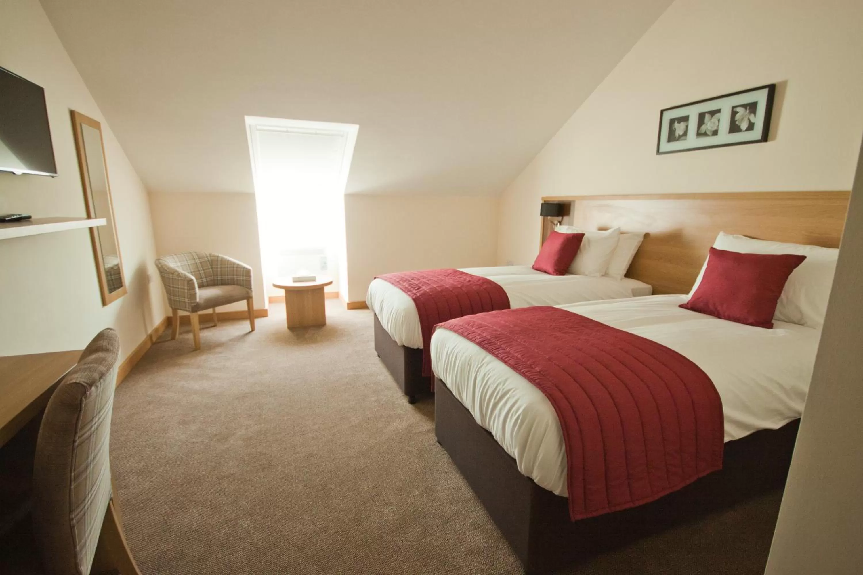 Shower, Bed in Weald of Kent Golf Course and Hotel