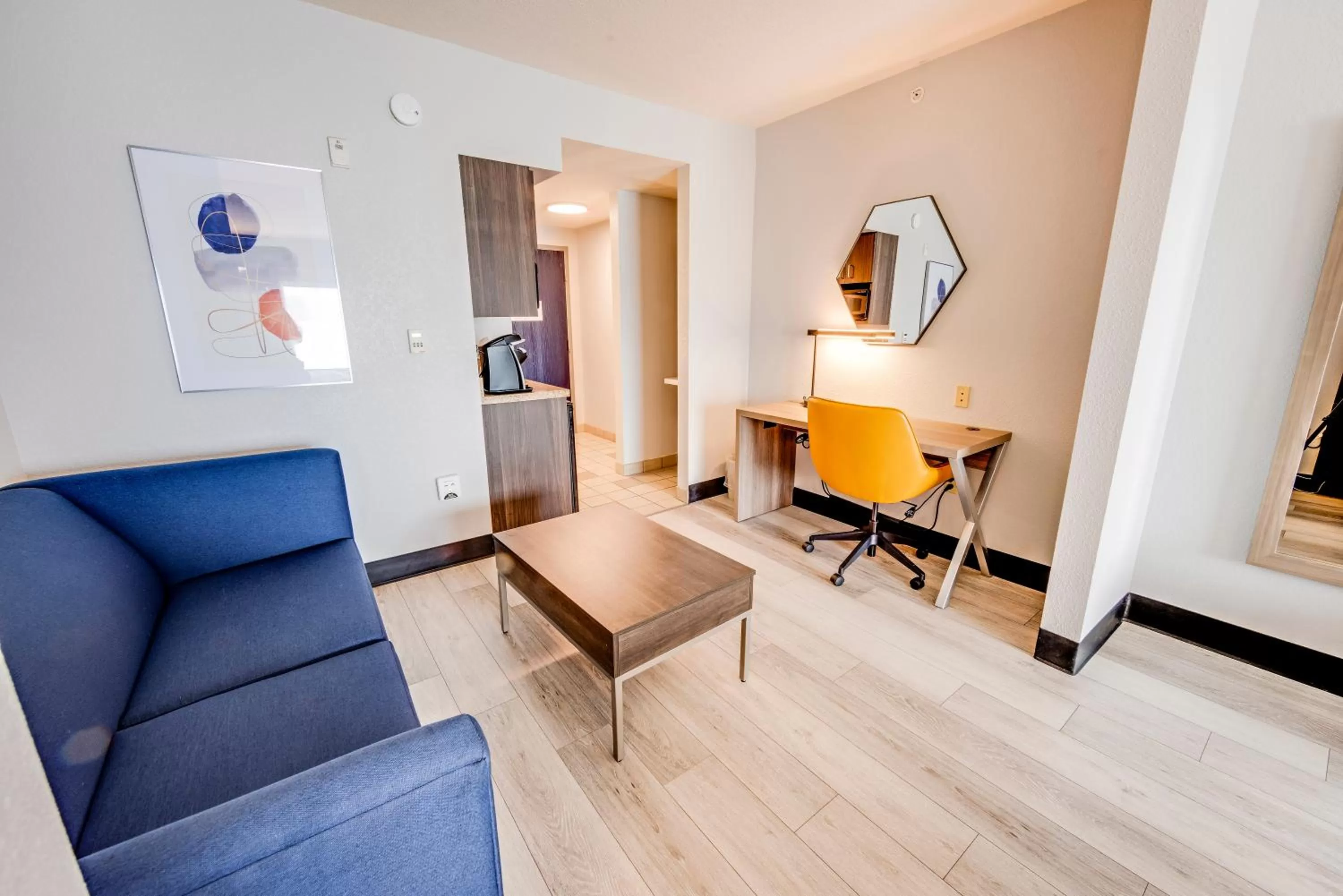 TV and multimedia in Holiday Inn Express Hotel & Suites Ohio State University- OSU Medical Center by IHG