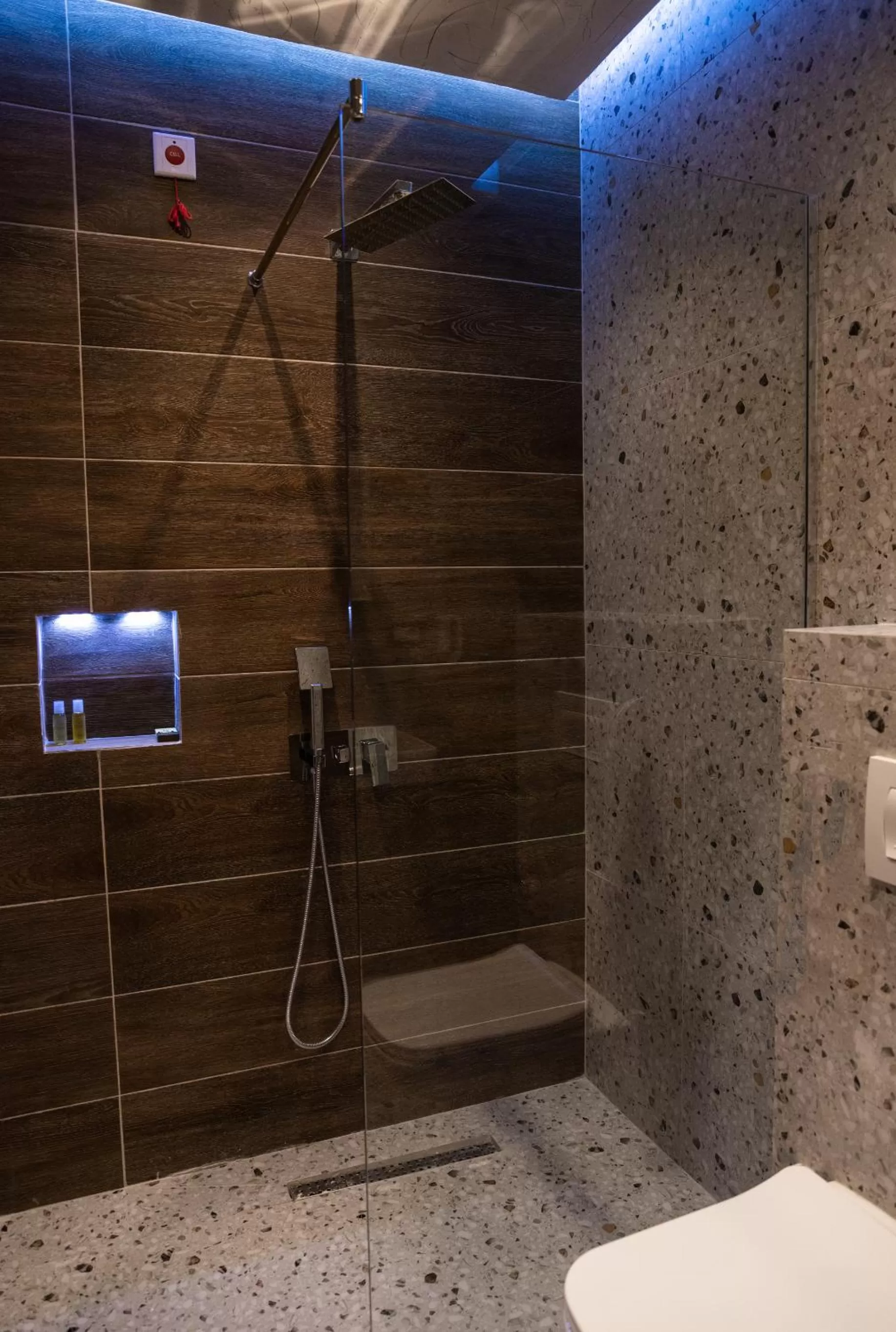 Bathroom in Ador Hotel